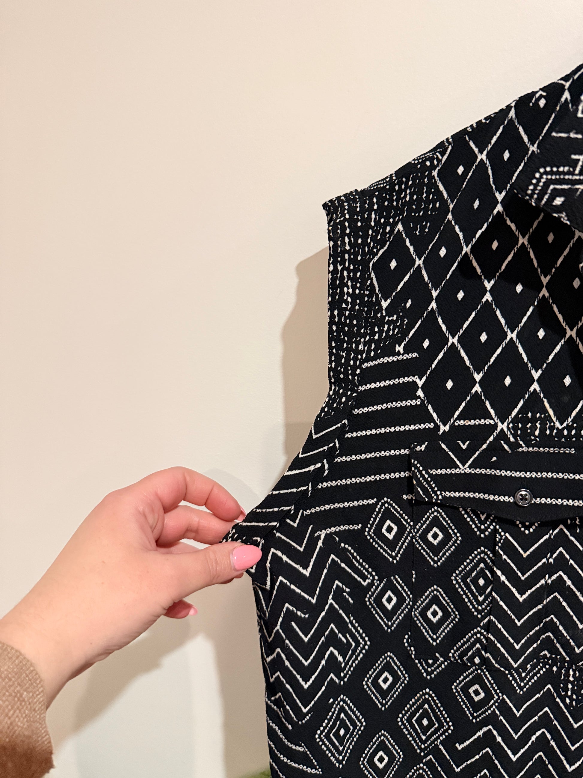 Brand Unknown Sleeveless Shirt Size U/Arm to U/Arm 61cm