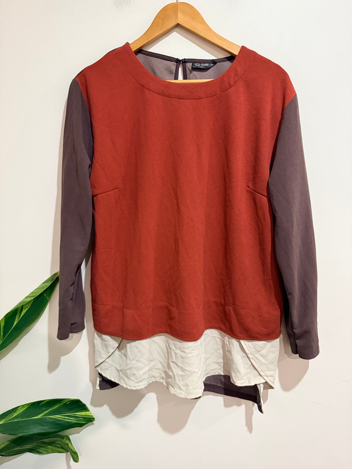Merric Colorblock Sweatshirt Size 18 | U/Arm to U/Arm 59cm