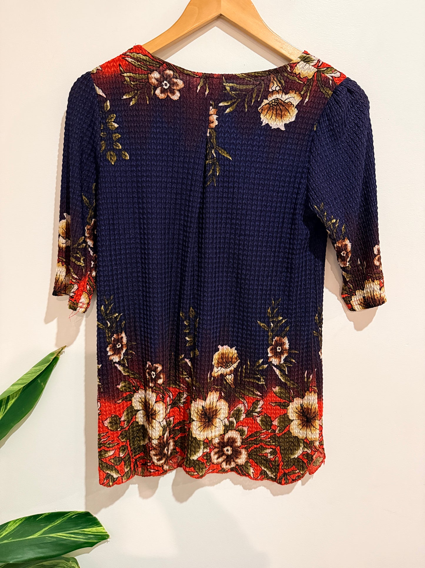 Yipinhui Floral Border Print Tunic Shirt Size U/Arm to U/Arm 42cm