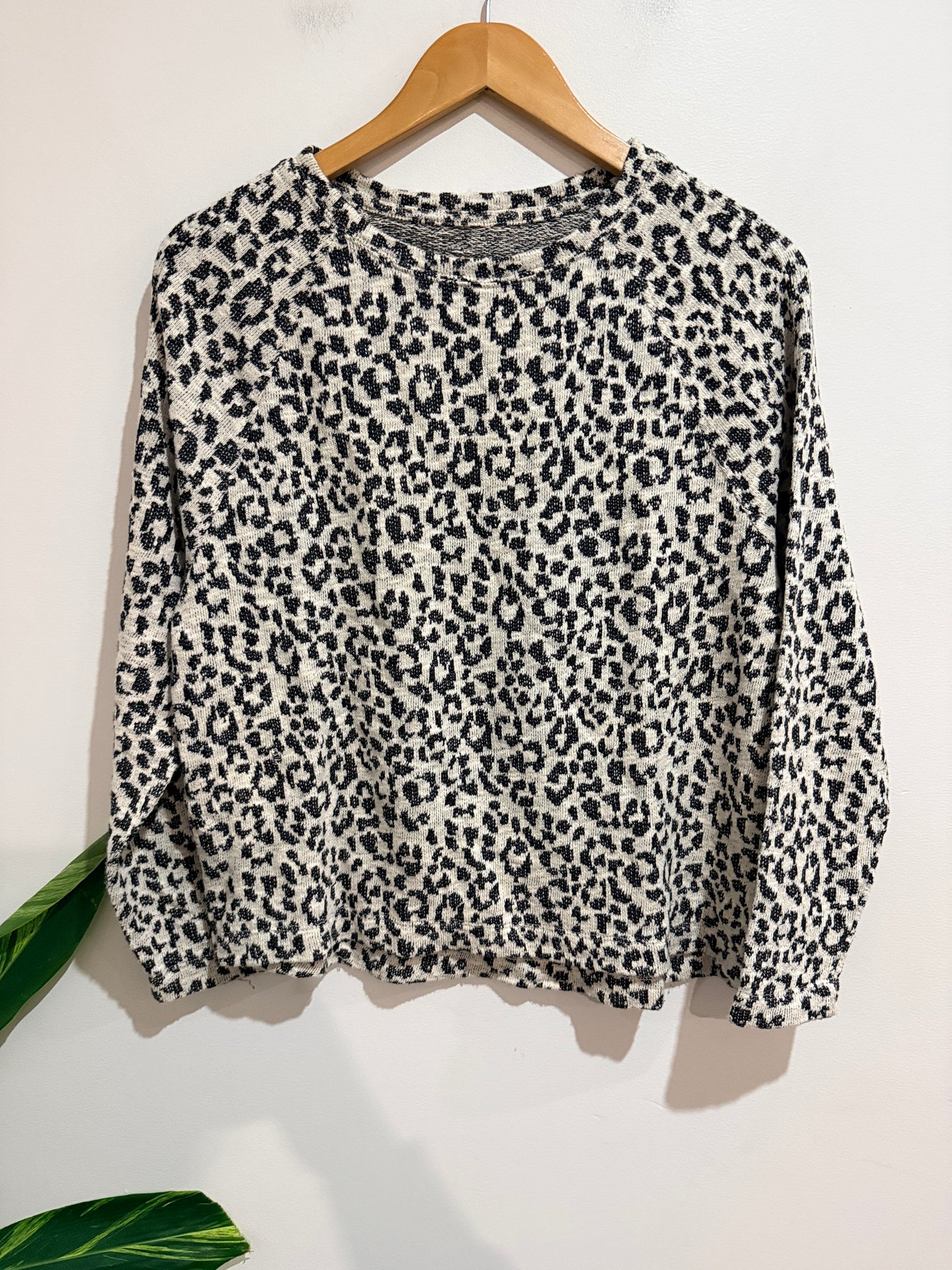 Brand Unknown Leopard-print Crewneck Sweater Size U/Arm to U/Arm 54cm