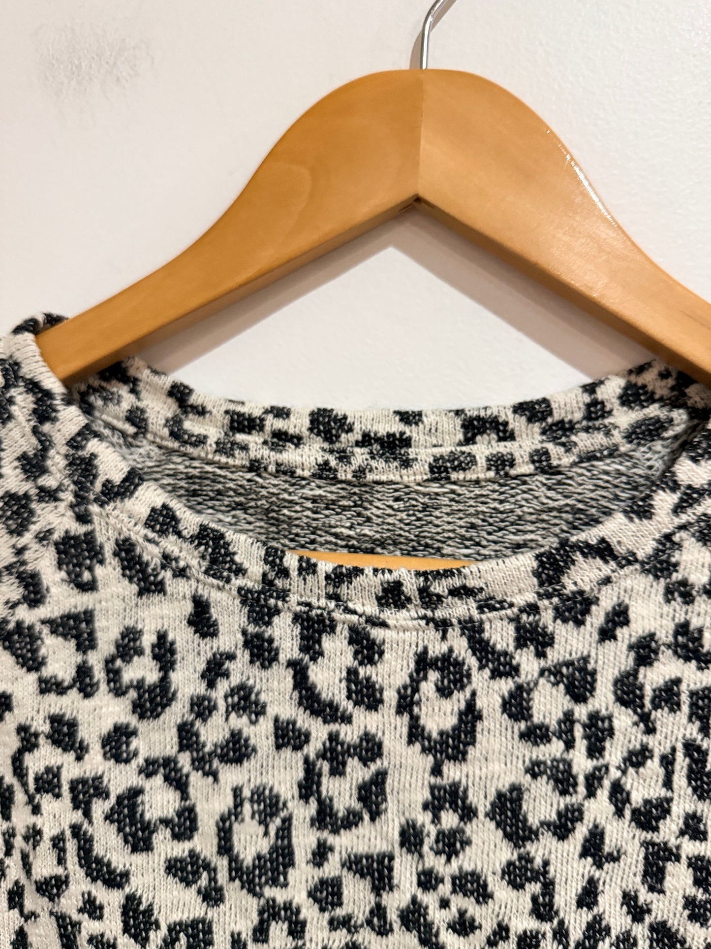 Brand Unknown Leopard-print Crewneck Sweater Size U/Arm to U/Arm 54cm