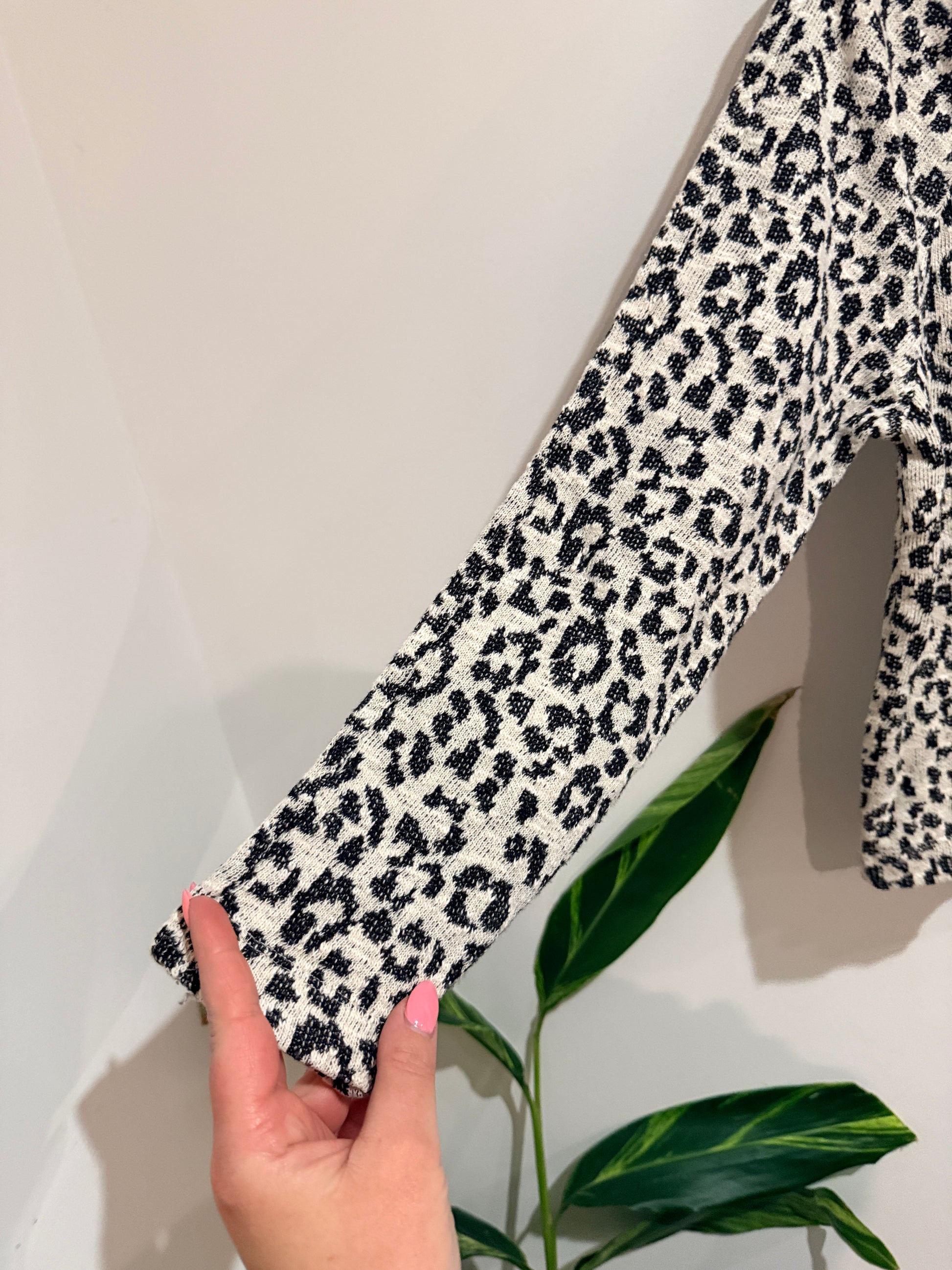 Brand Unknown Leopard-print Crewneck Sweater Size U/Arm to U/Arm 54cm