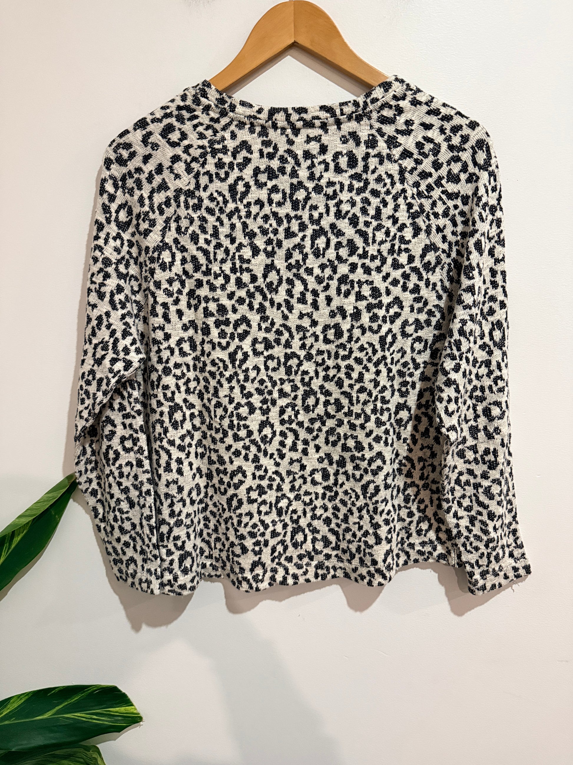 Brand Unknown Leopard-print Crewneck Sweater Size U/Arm to U/Arm 54cm