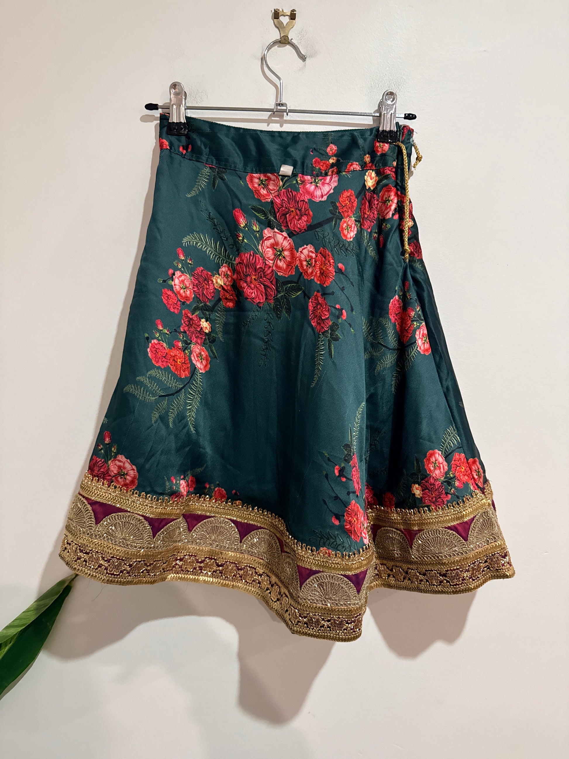 Brand Unknown Floral Skirt Size 20 | Waist 58cm | L 52cm