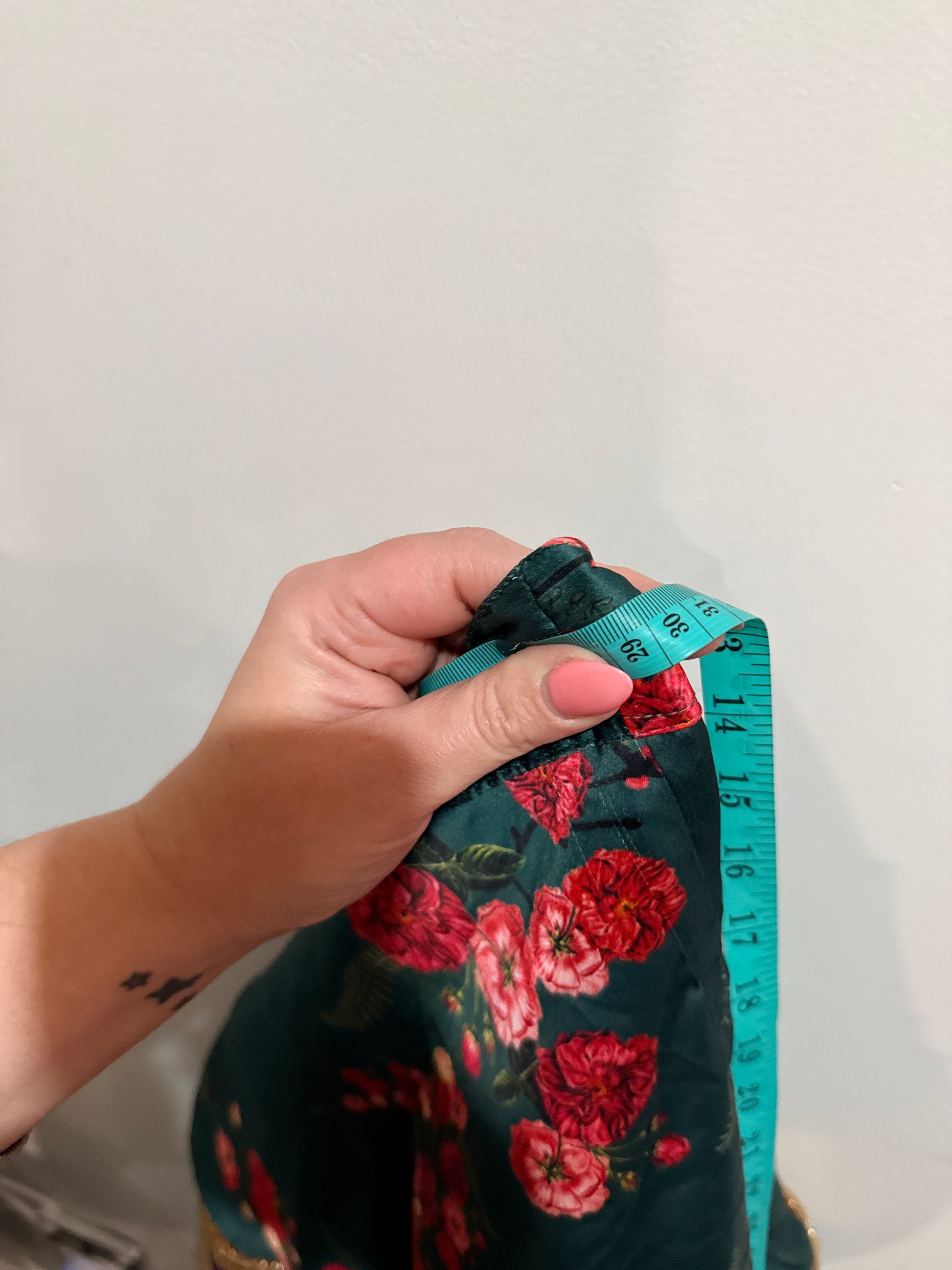 Brand Unknown Floral Skirt Size 20 | Waist 58cm | L 52cm