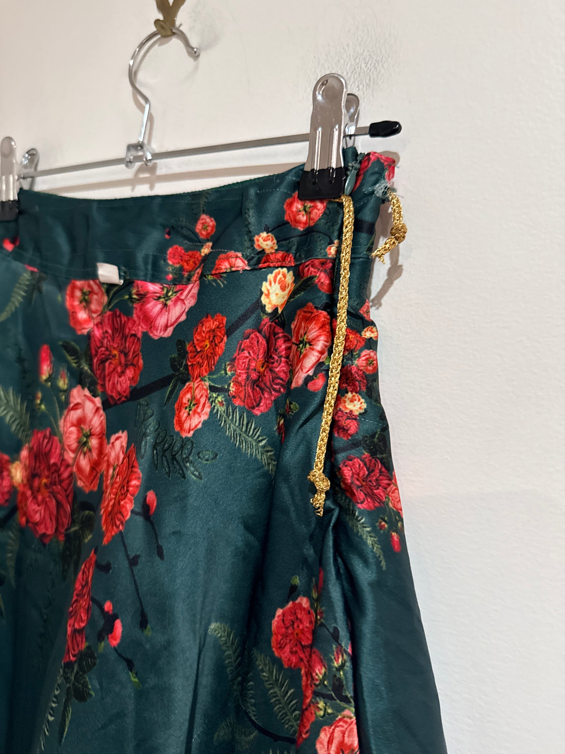 Brand Unknown Floral Skirt Size 20 | Waist 58cm | L 52cm