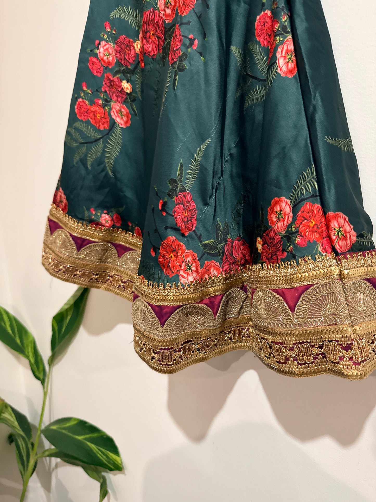 Brand Unknown Floral Skirt Size 20 | Waist 58cm | L 52cm