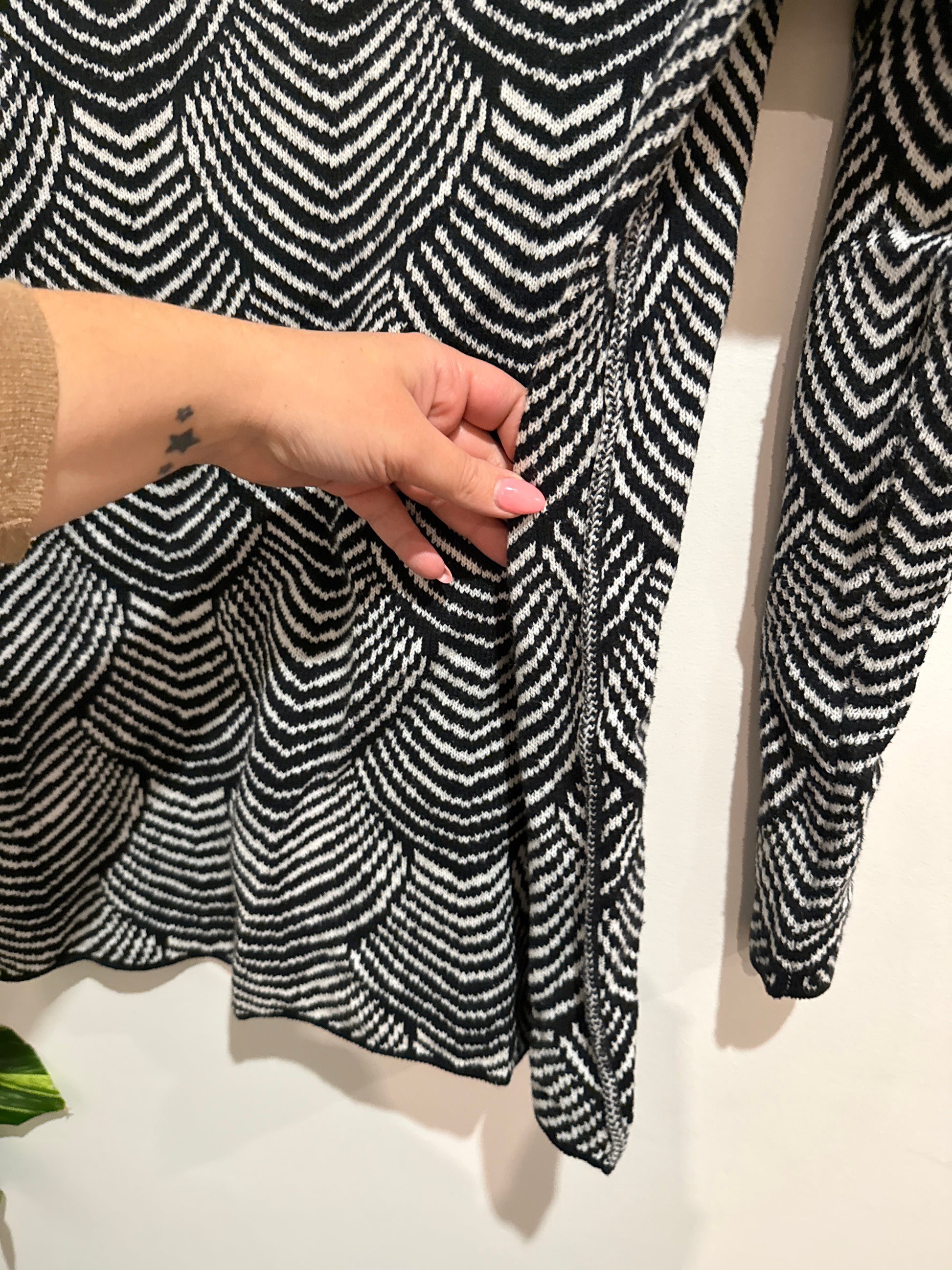 Bcbgeneration Wave Pattern Knit Sweater Size M