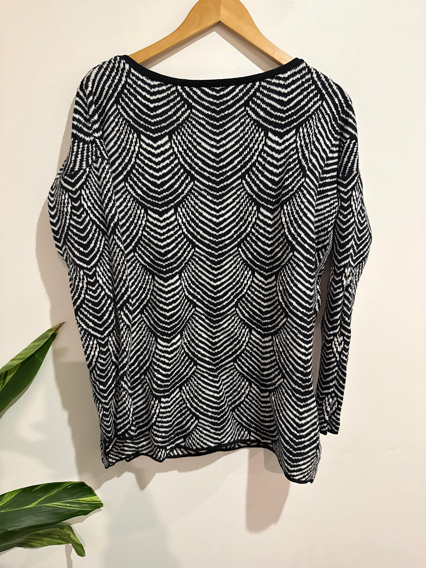 Bcbgeneration Wave Pattern Knit Sweater Size M