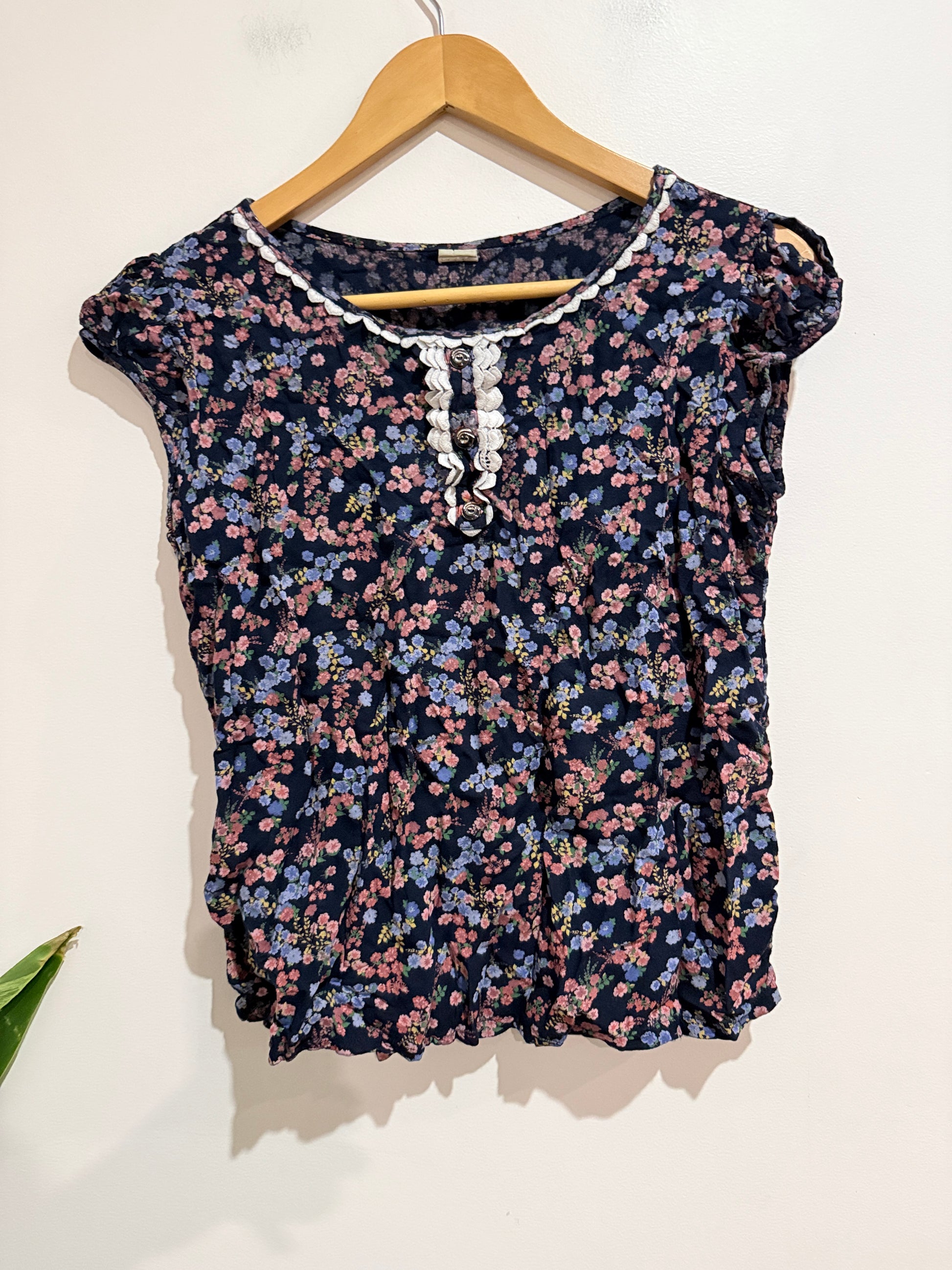 Kim Loan Floral Sleeveless Top Size 4XL | U/Arm to U/Arm 49cm | L 53cm
