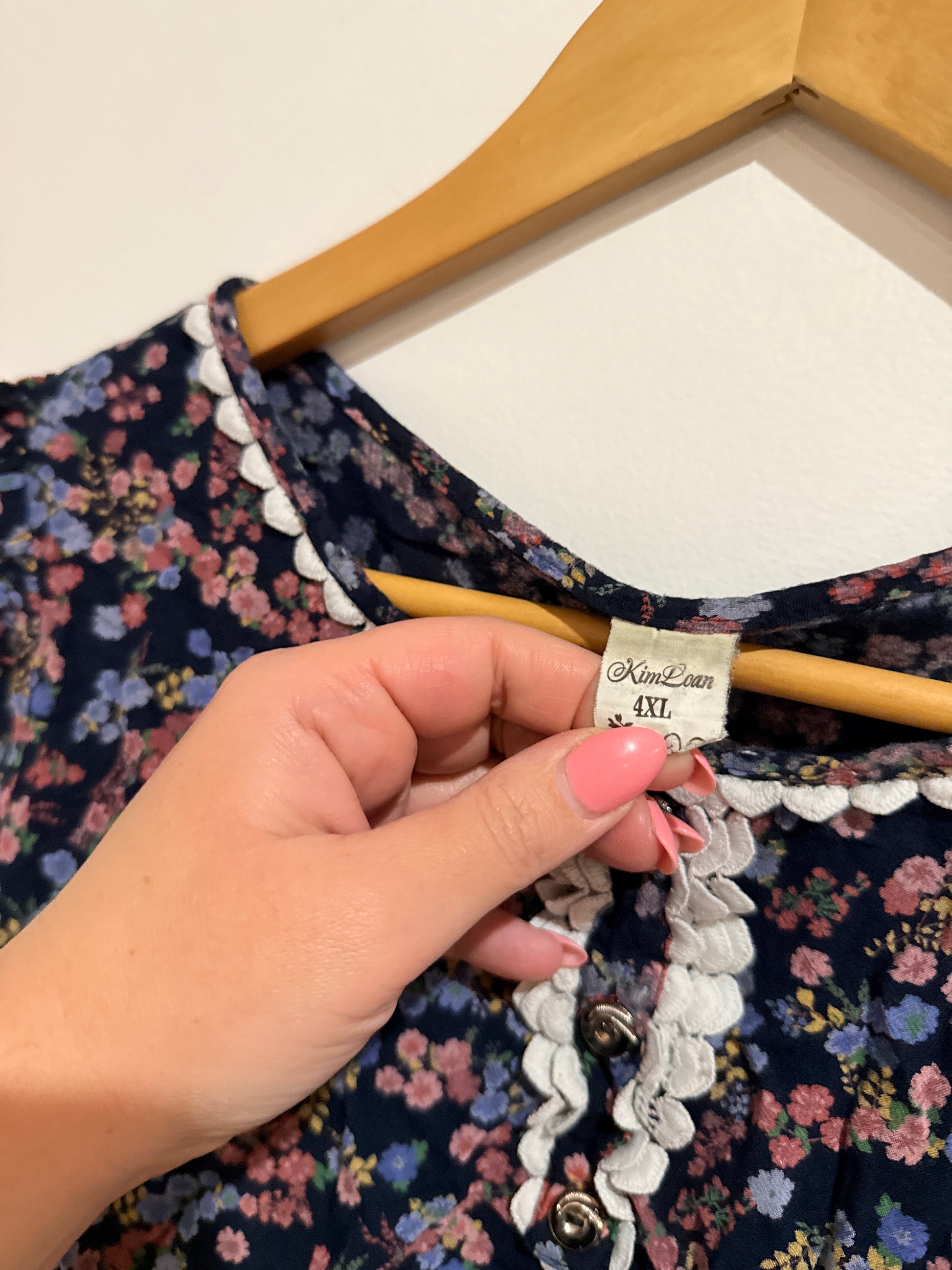 Kim Loan Floral Sleeveless Top Size 4XL | U/Arm to U/Arm 49cm | L 53cm