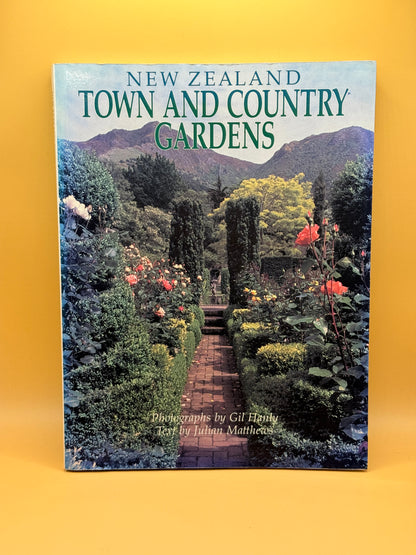 New Zealand Town and Country Gardens by Julian Matthews