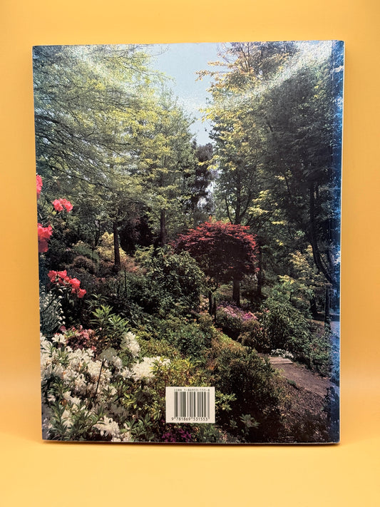 New Zealand Town and Country Gardens by Julian Matthews