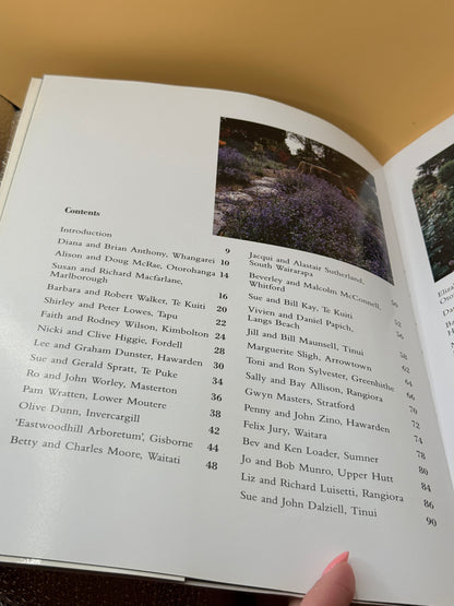 New Zealand Town and Country Gardens by Julian Matthews