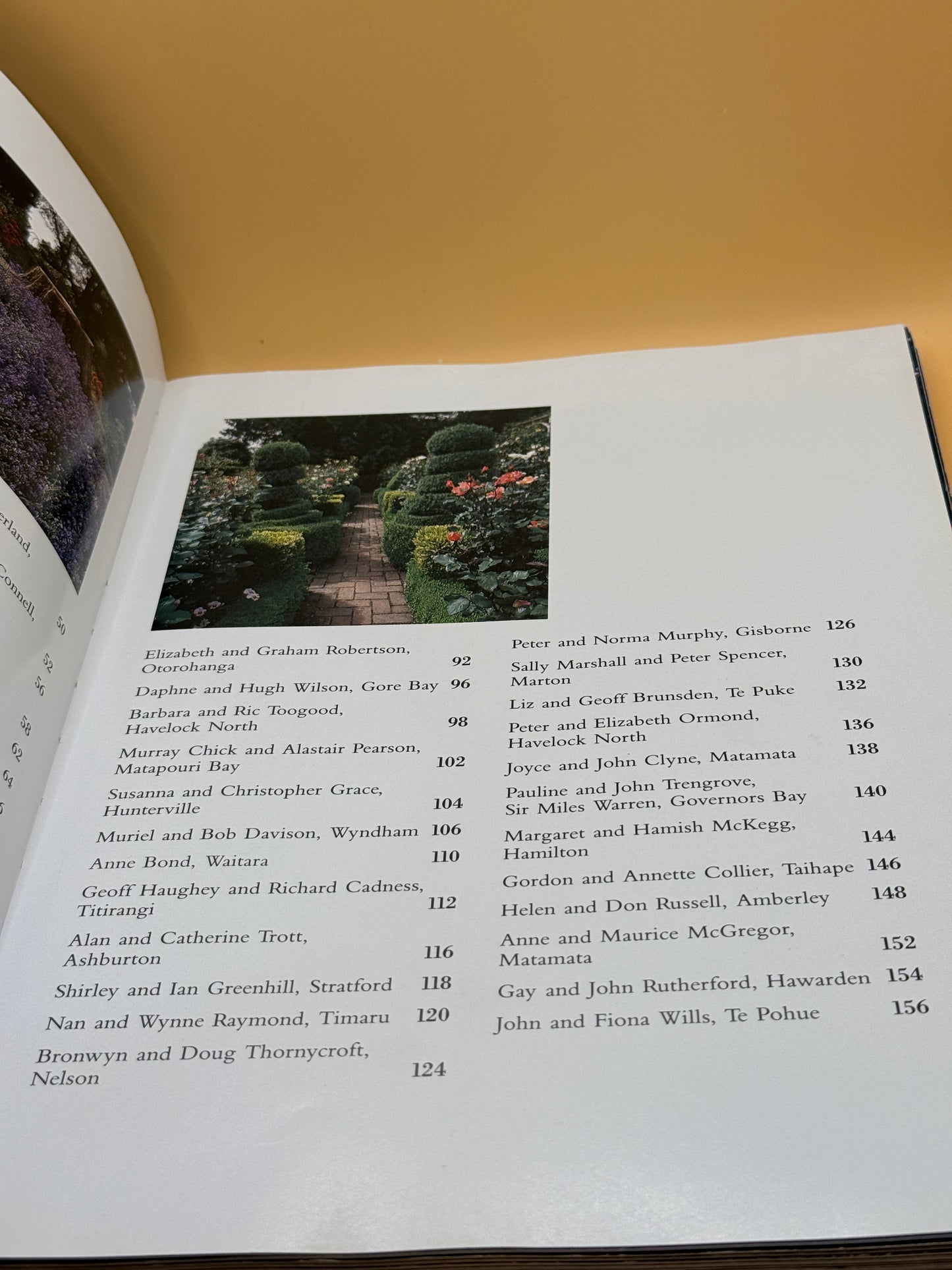 New Zealand Town and Country Gardens by Julian Matthews