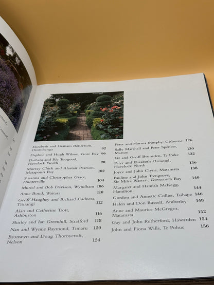 New Zealand Town and Country Gardens by Julian Matthews