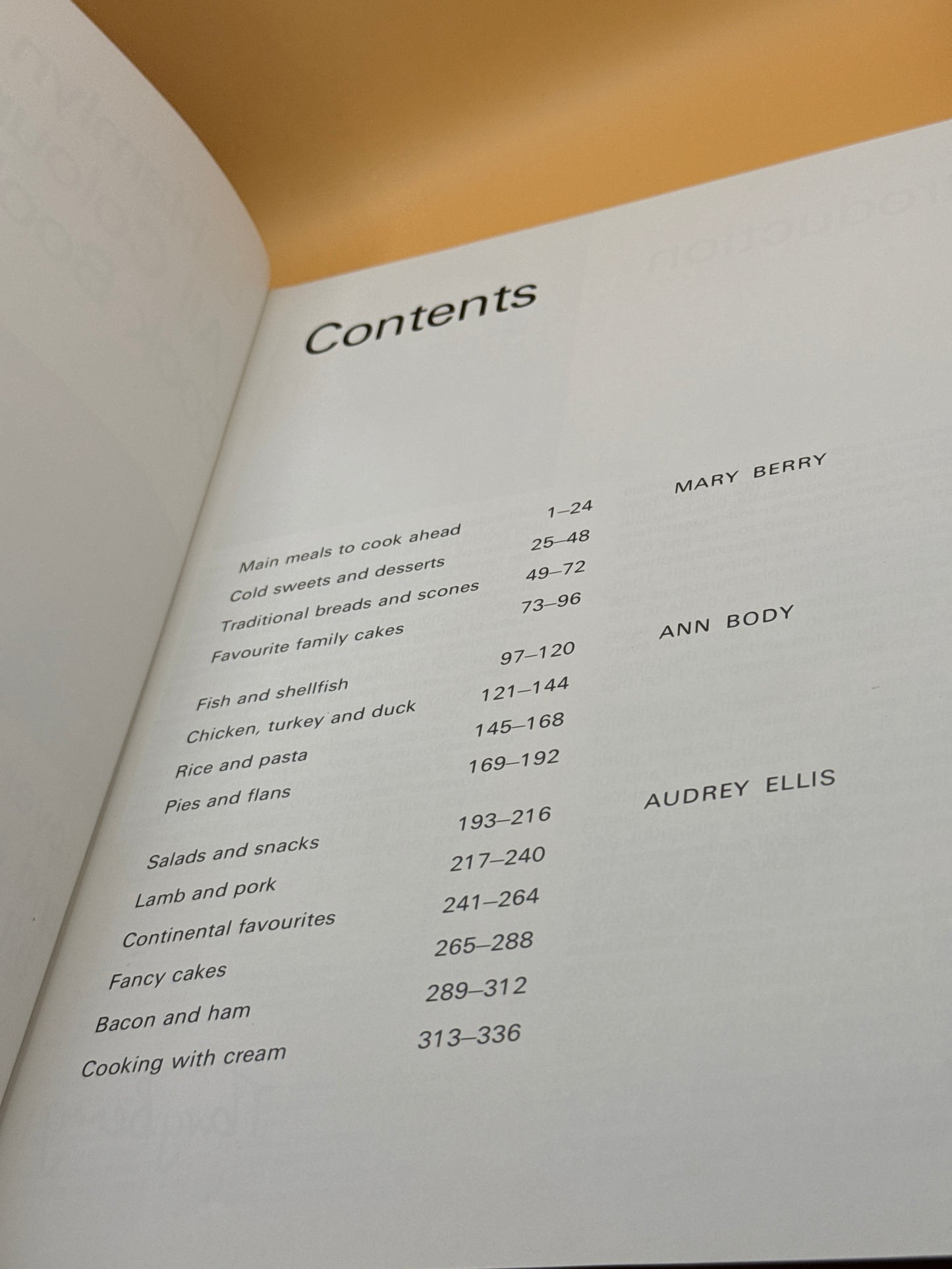 Hamlyn All Colour Cookbook (1976)