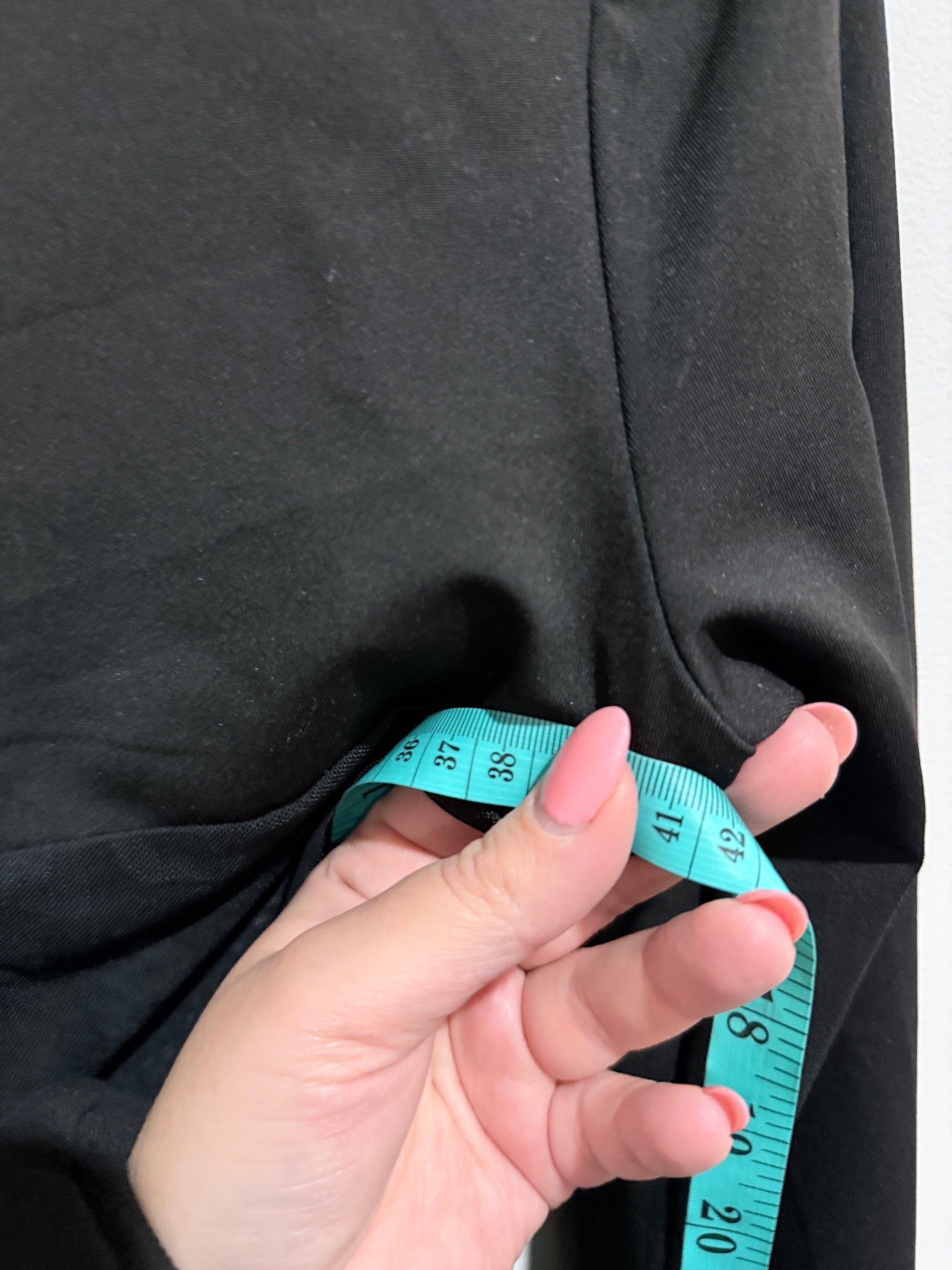 Brand Unknown Long-sleeve Crop Top Size L | U/Arm to U/Arm 42cm