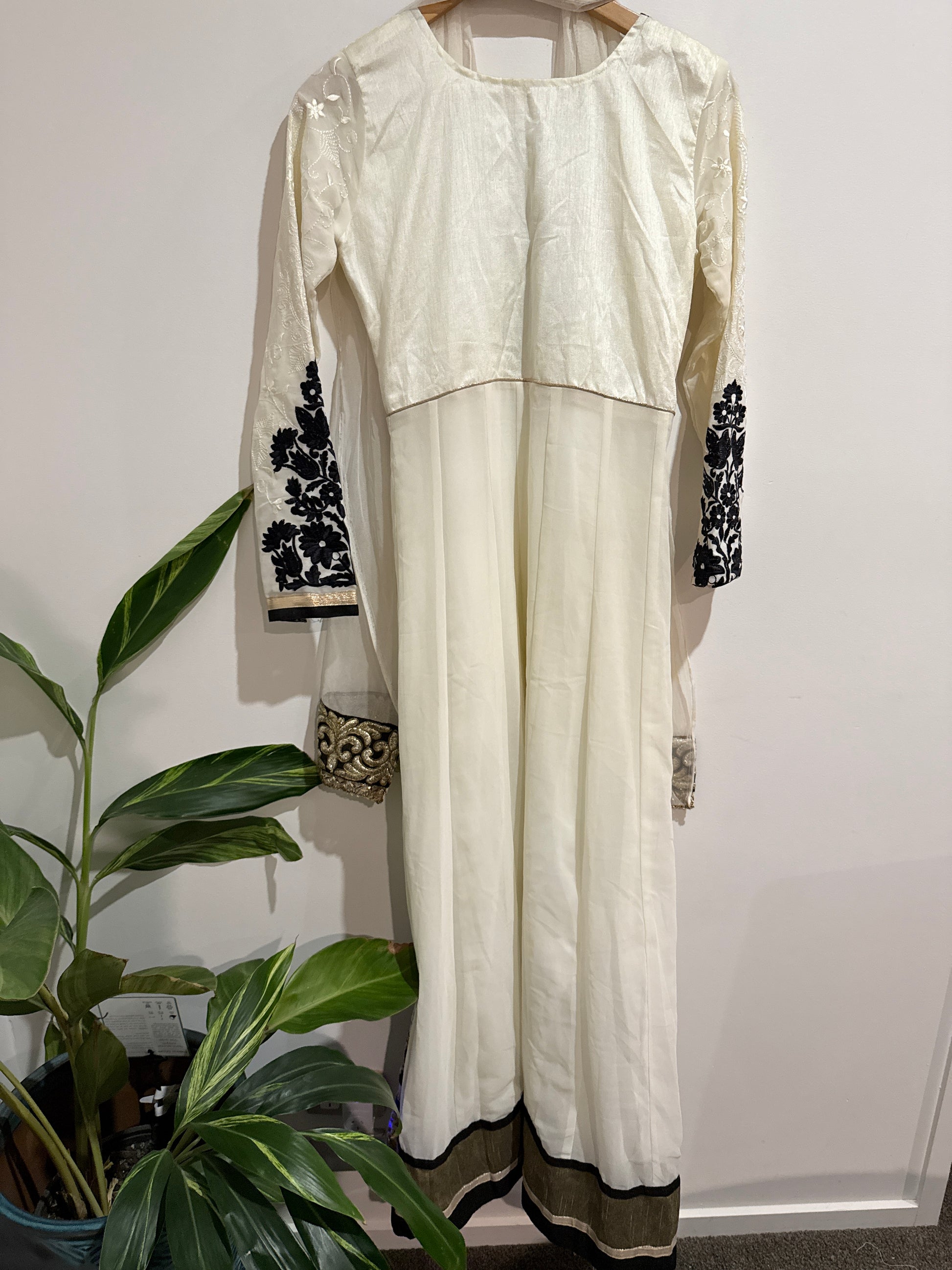 Brand Unknown Anarkali Suit Dress Size U/Arm to U/Arm 46cm | Waist: 80