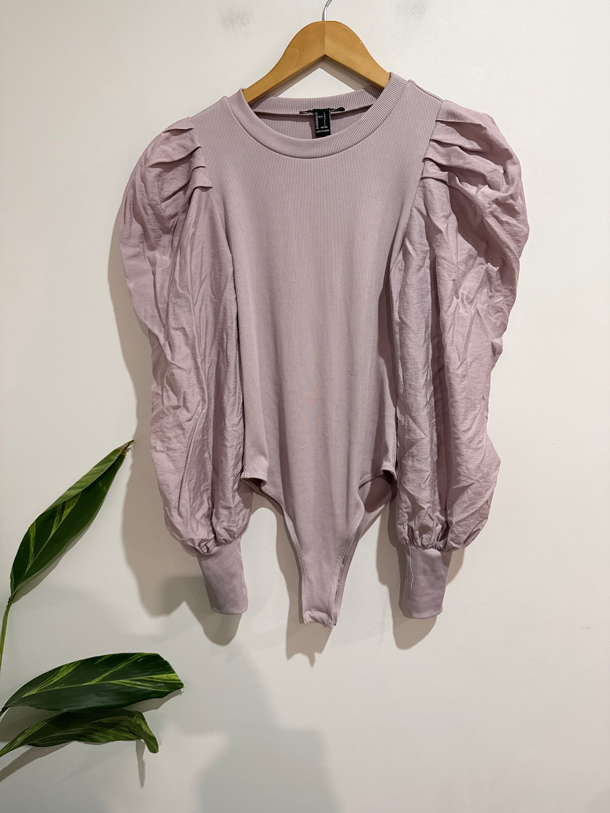 Forever 21 Puff Sleeve Bodysuit Size L | U/Arm to U/Arm 38cm
