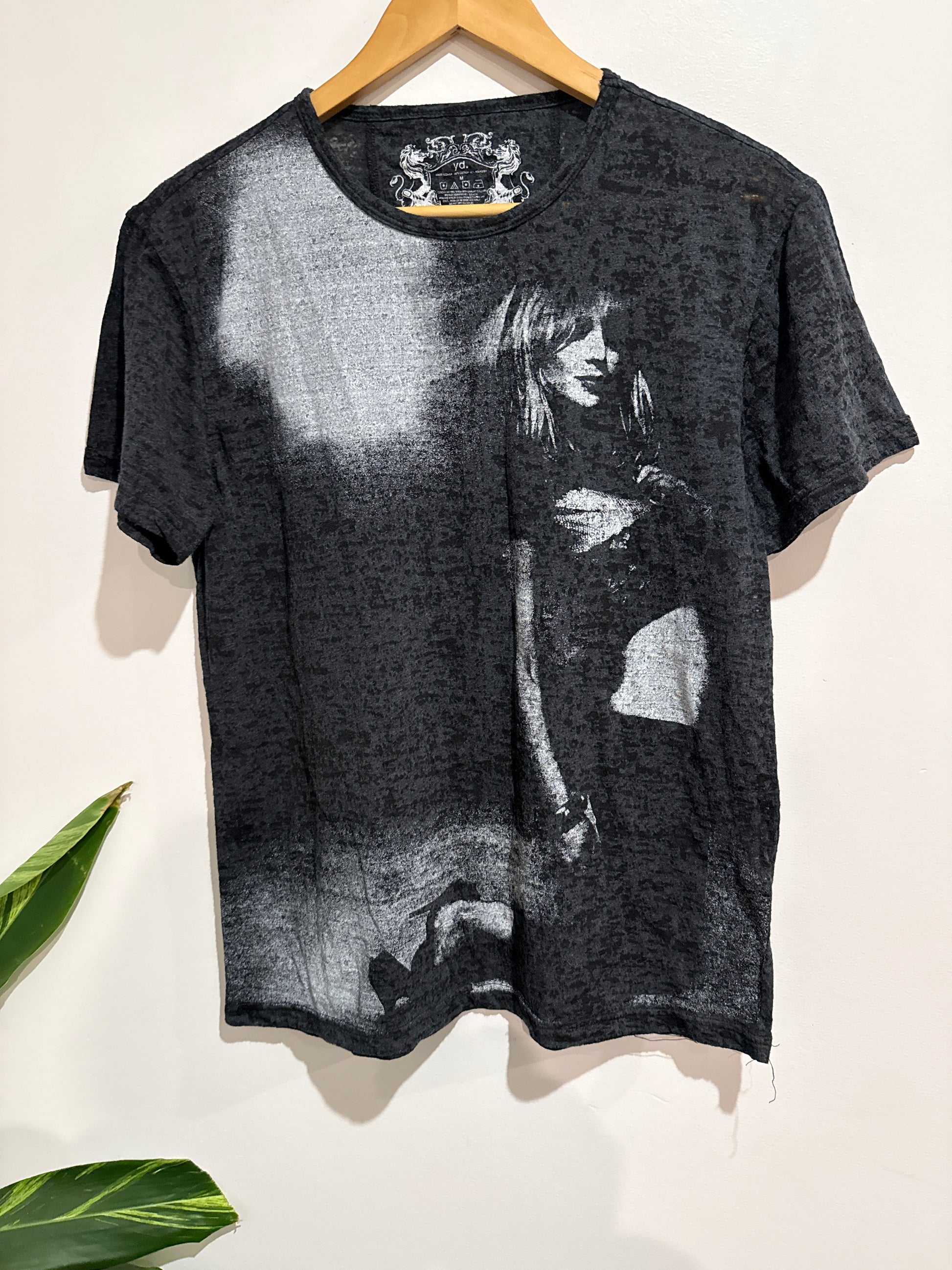 Yd. Unisex T-shirt Size M