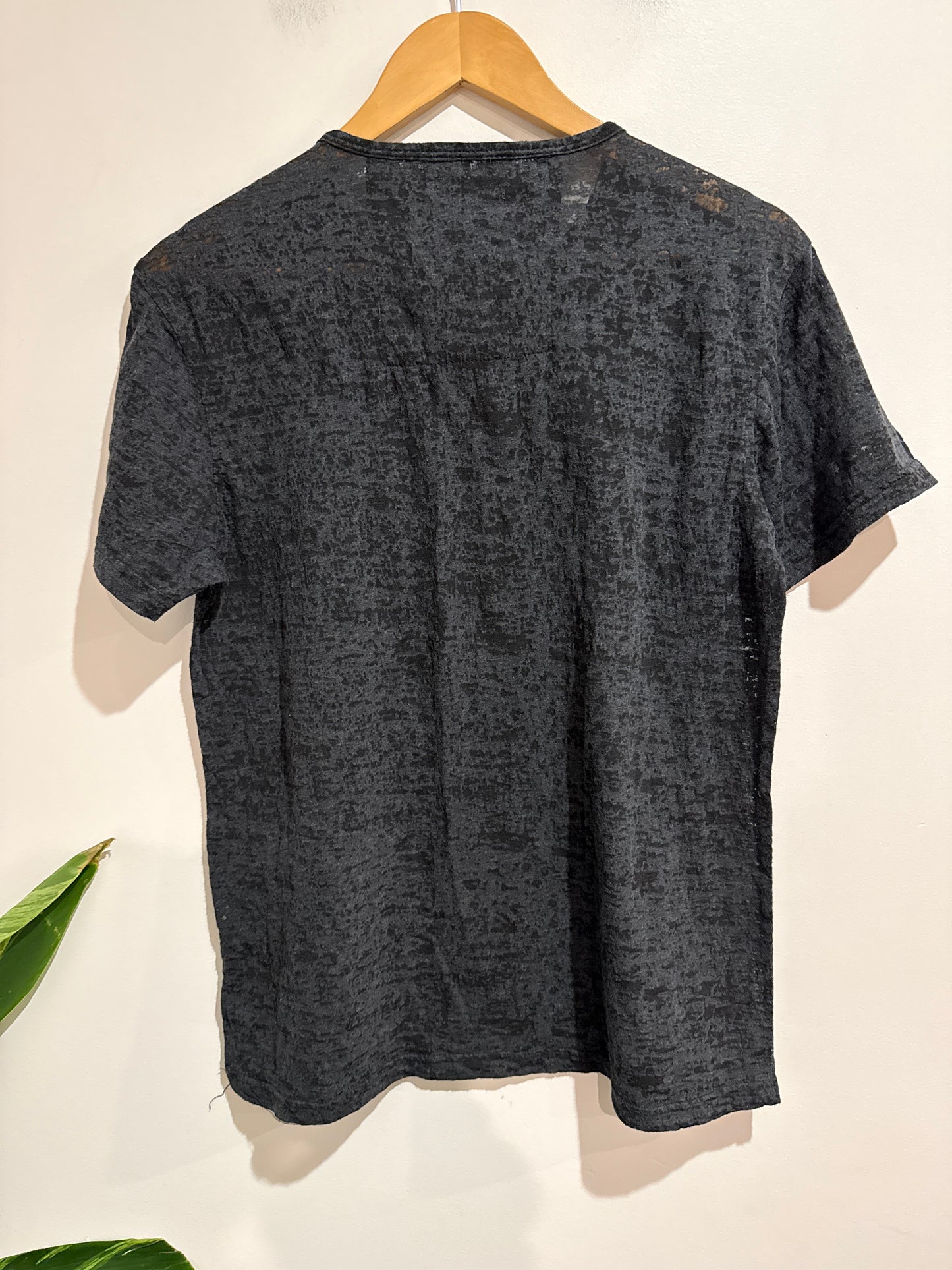 Yd. Unisex T-shirt Size M