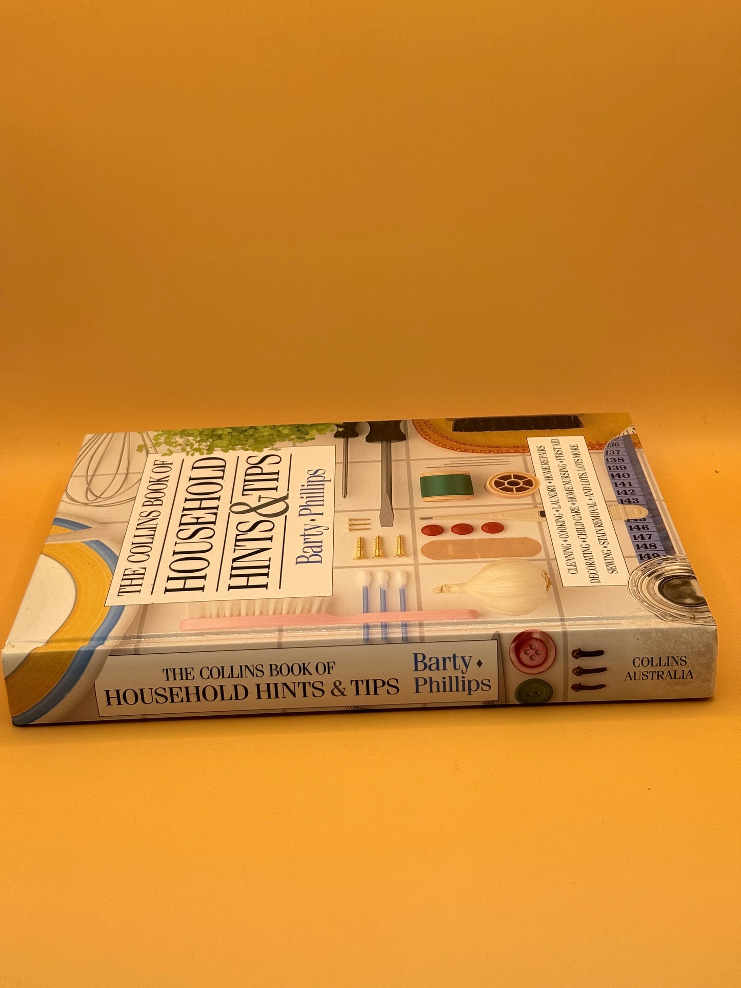 The Collins Book of Household Hints & Tips by Barty Phillips