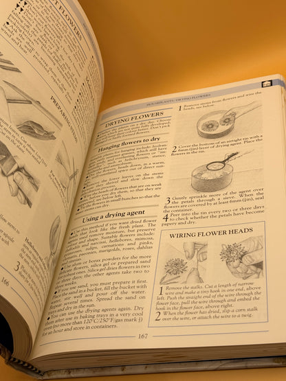 The Collins Book of Household Hints & Tips by Barty Phillips