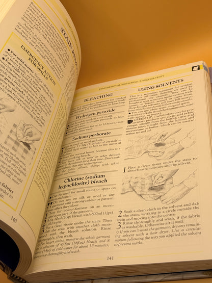 The Collins Book of Household Hints & Tips by Barty Phillips
