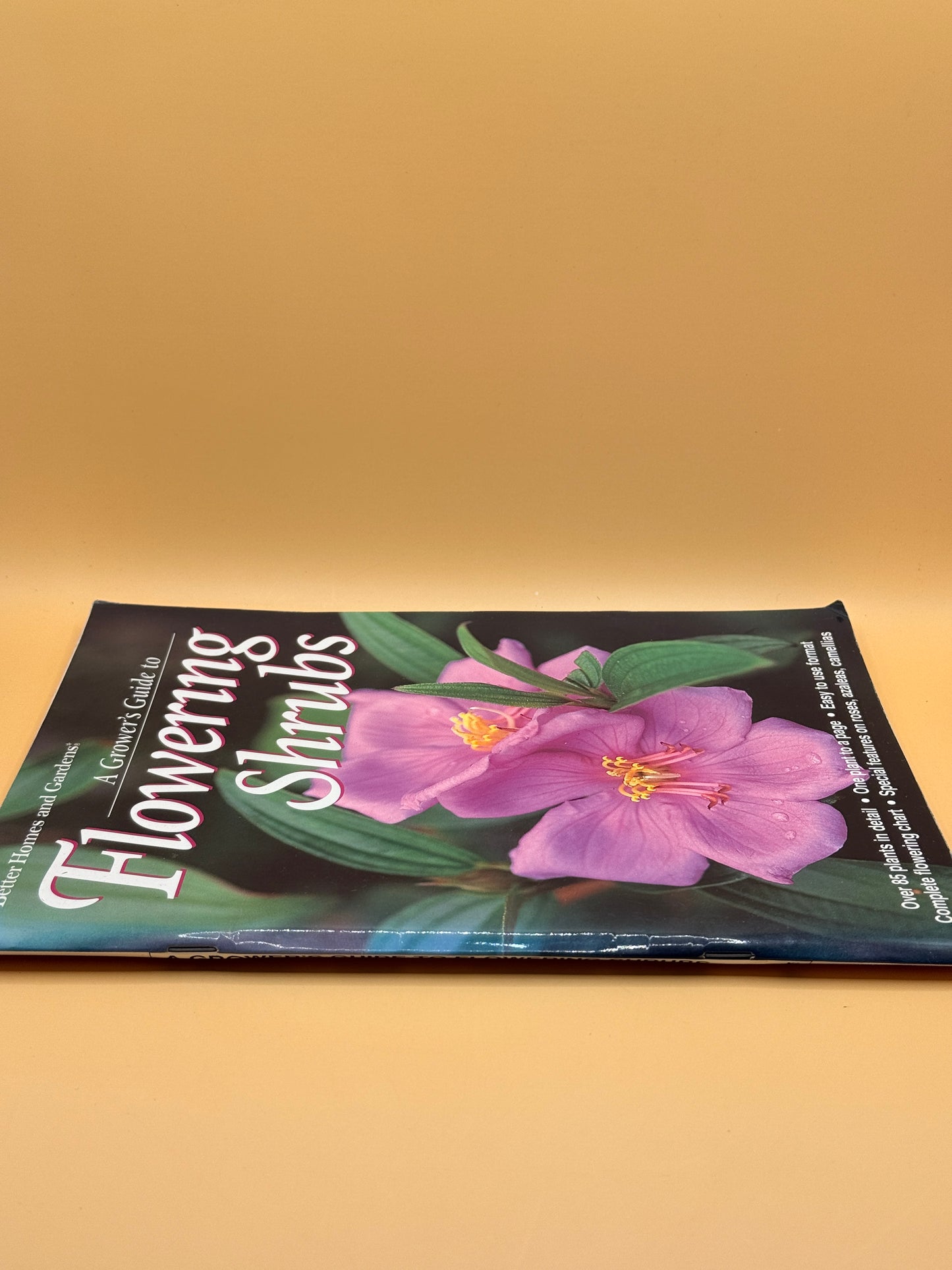 Better Homes and Gardens: A Grower's Guide to Flowering Shrubs