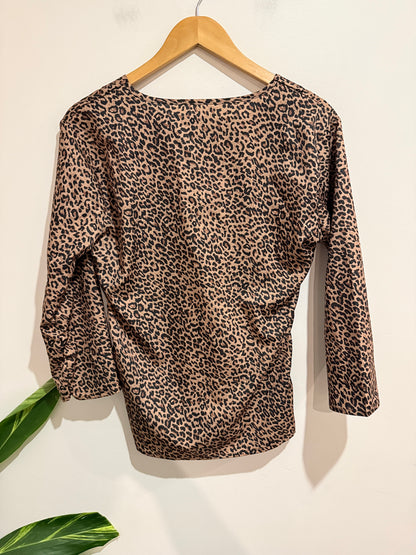 Brand Unknown Leopard Print V-neck Top Size U/Arm to U/Arm 50cm