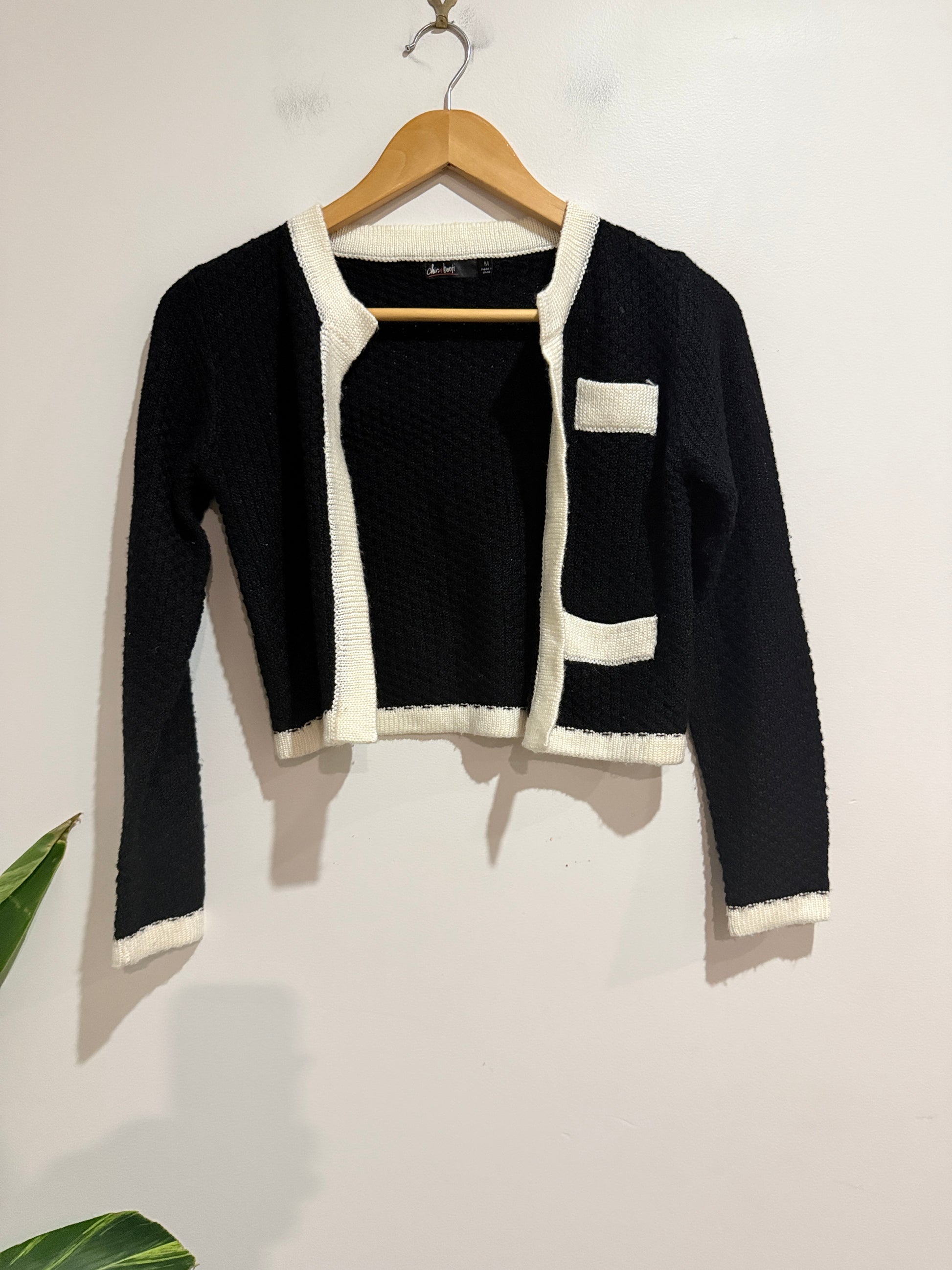 Chic A Booti Cropped Open-front Cardigan Size M