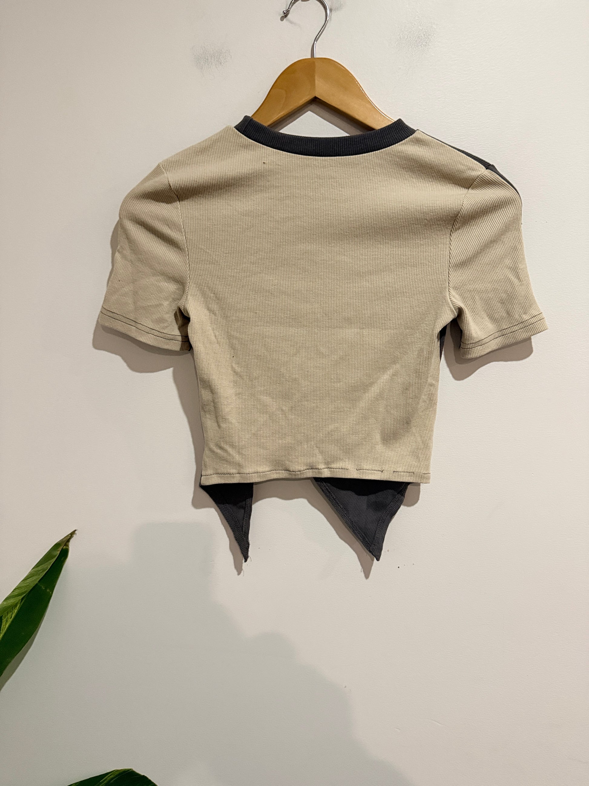 Brand Unknown Ribbed Crop Top Size U/Arm to U/Arm 35cm