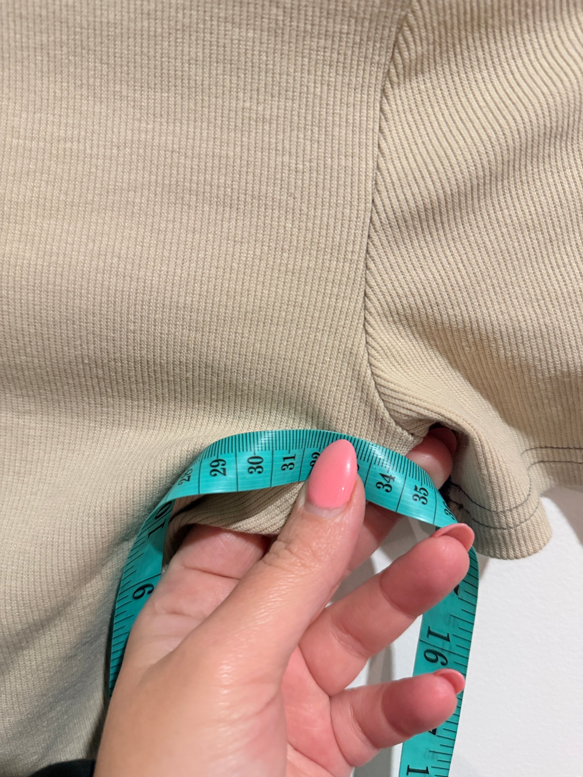 Brand Unknown Ribbed Crop Top Size U/Arm to U/Arm 35cm