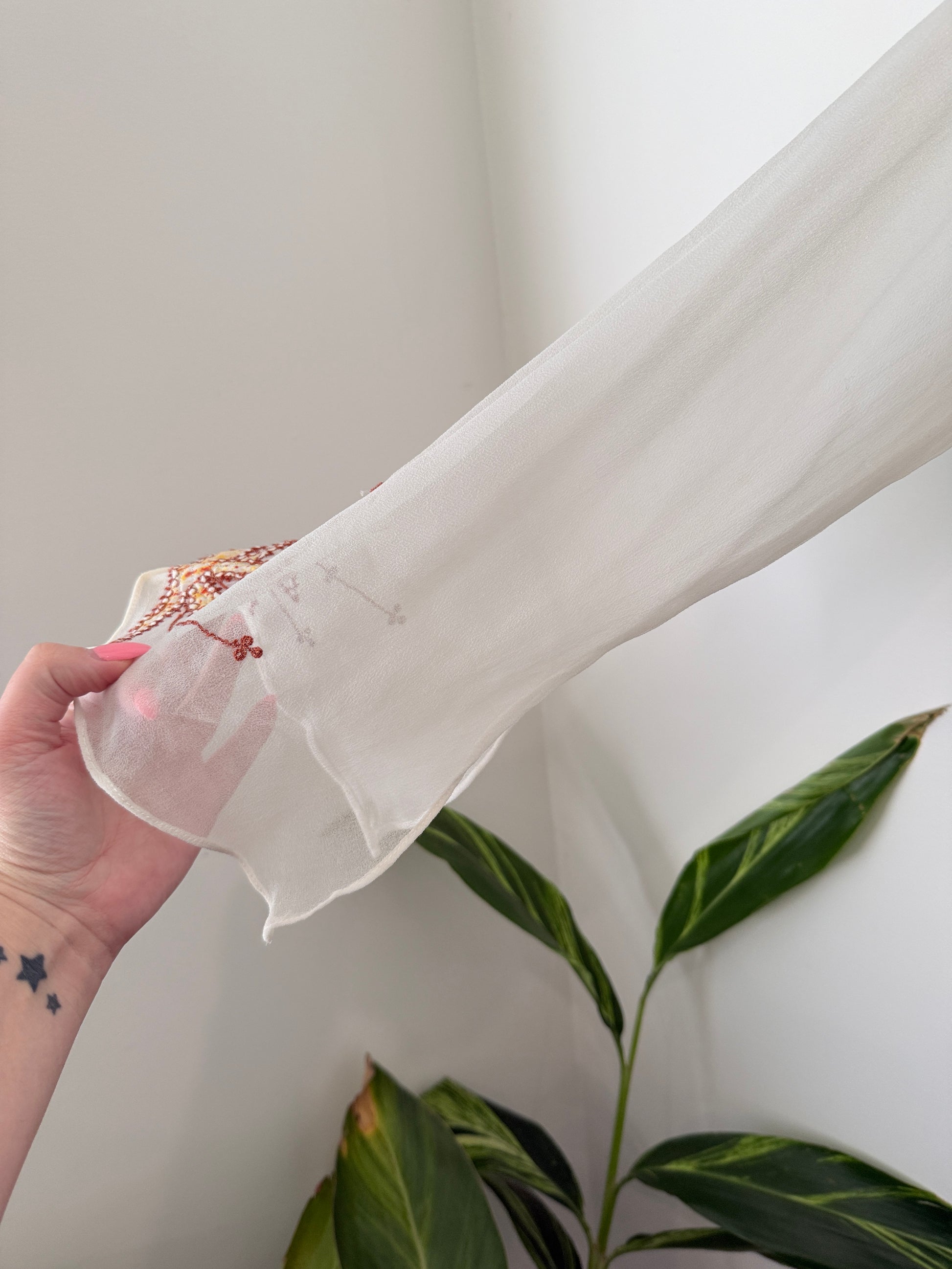 Brand Unknown Sheer Embroidered Shirt Size S | U/Arm to U/Arm 49cm