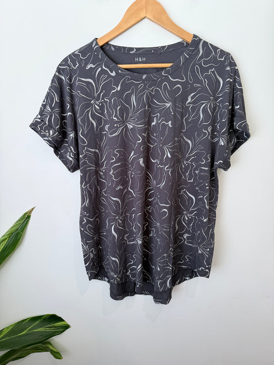 H & H Short-sleeve Crew Neck Tee Size 16