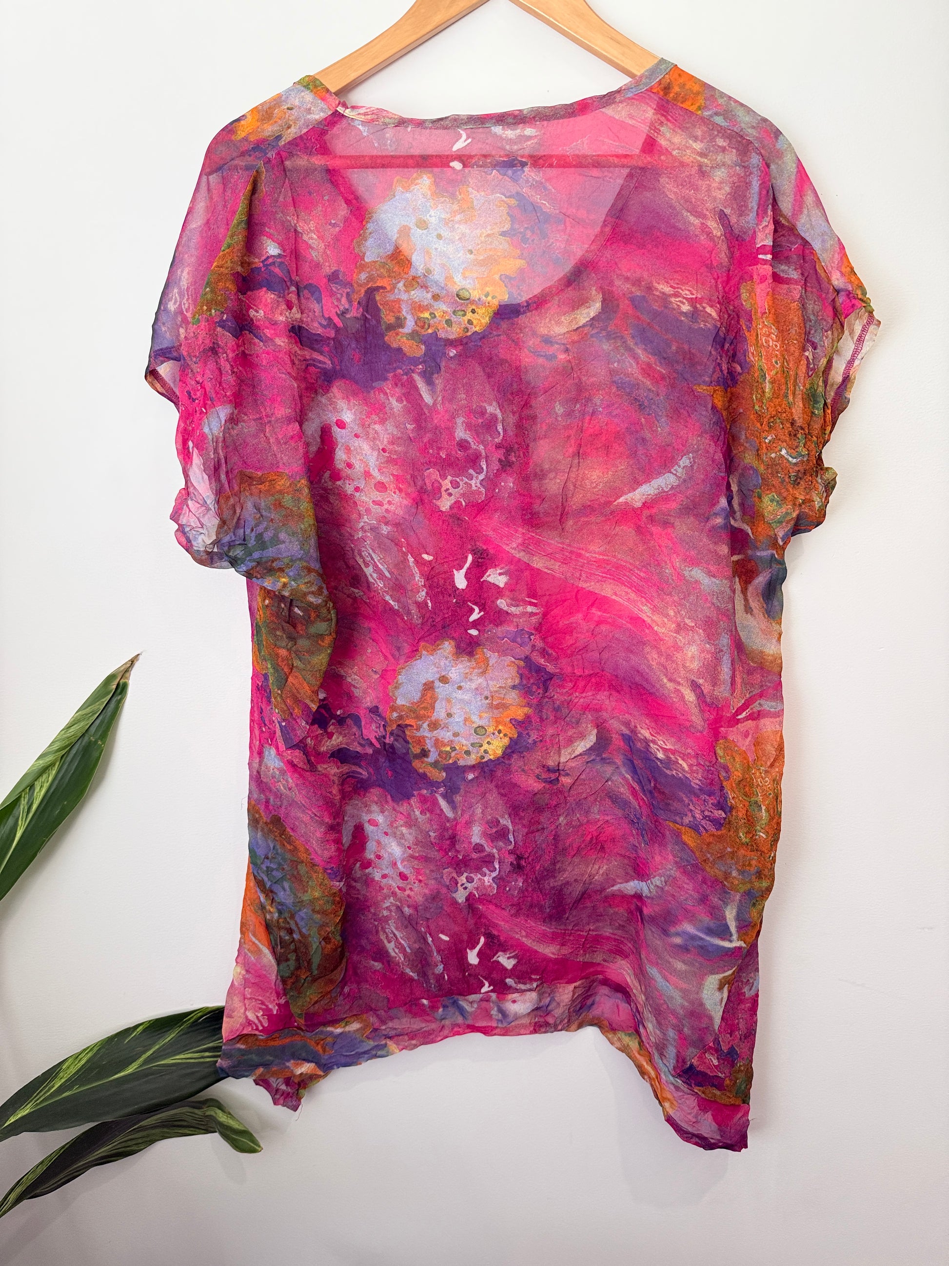 Brand Unknown Sheer V-neck Top Size U/Arm to U/Arm 62cm