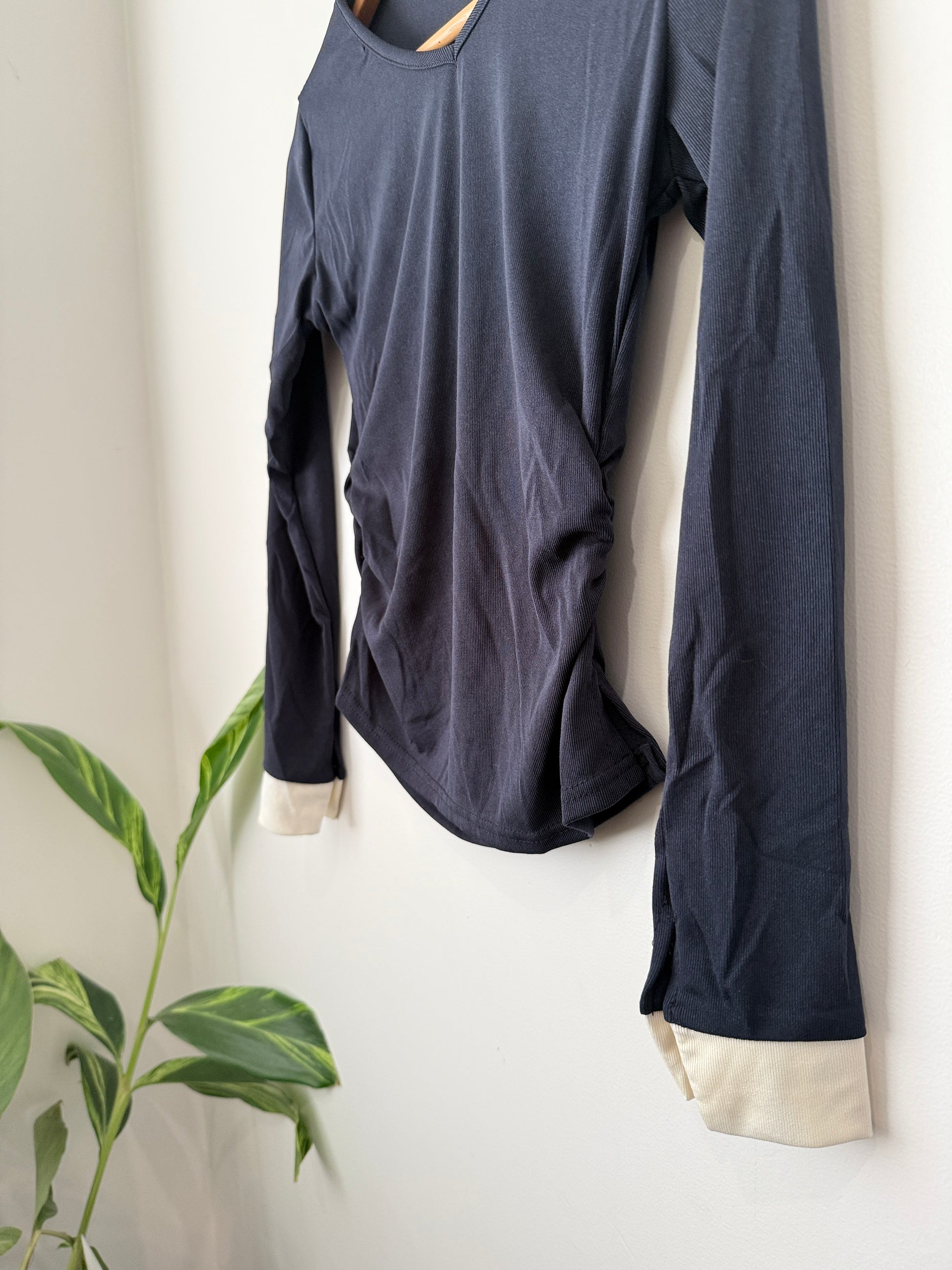 Brand Unknown Long-sleeve Top Size U/Arm to U/Arm 39cm