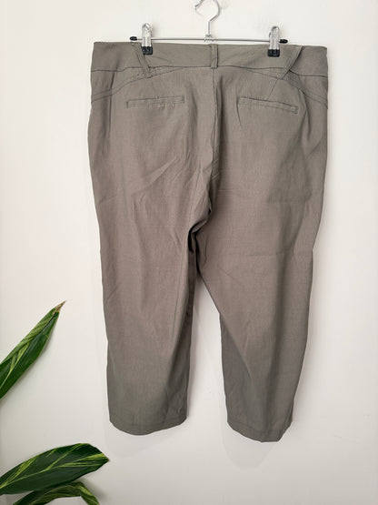 Urban Stretch Capri Pants Size 14