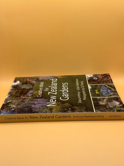Creative Ideas for New Zealand Gardens by Diana Anthony and Julian Matthews