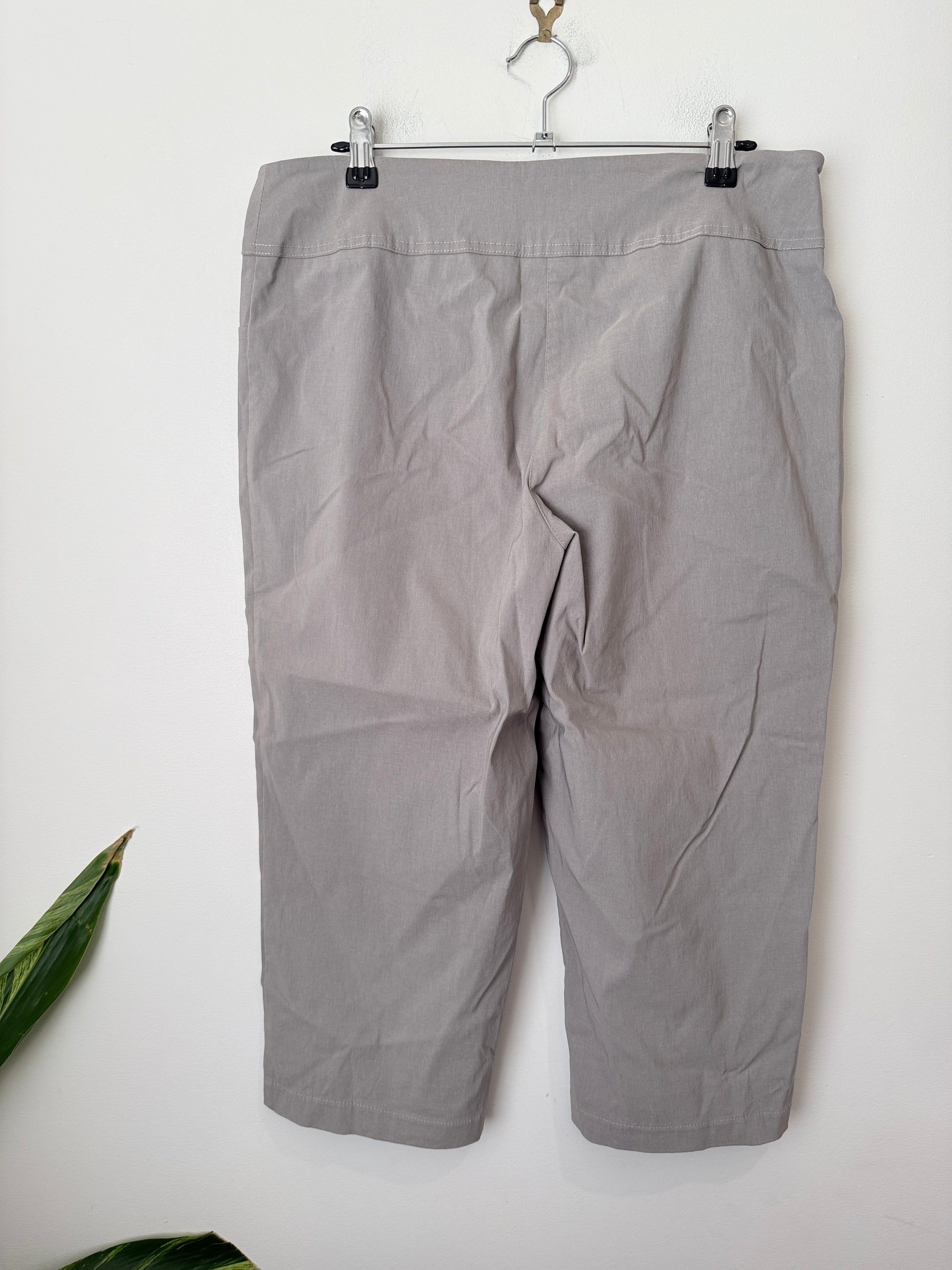 Newport (NZ Made) Capri Pants Size 14