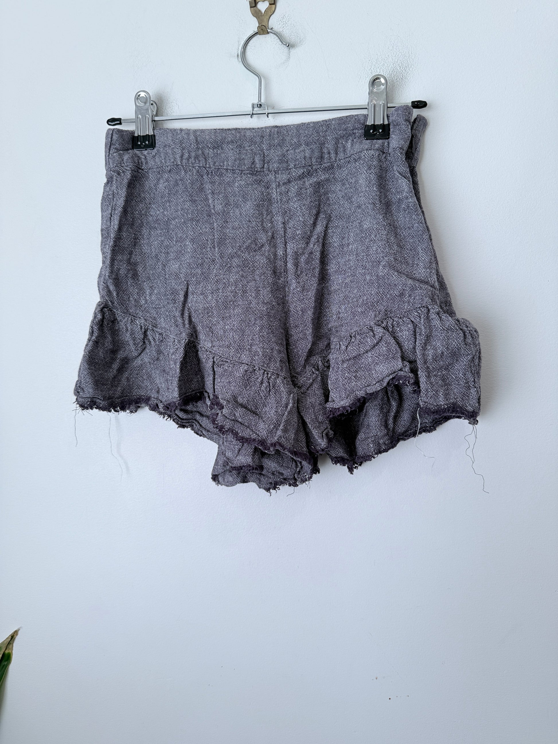 Glassons Textured Ruffle Shorts Size 6