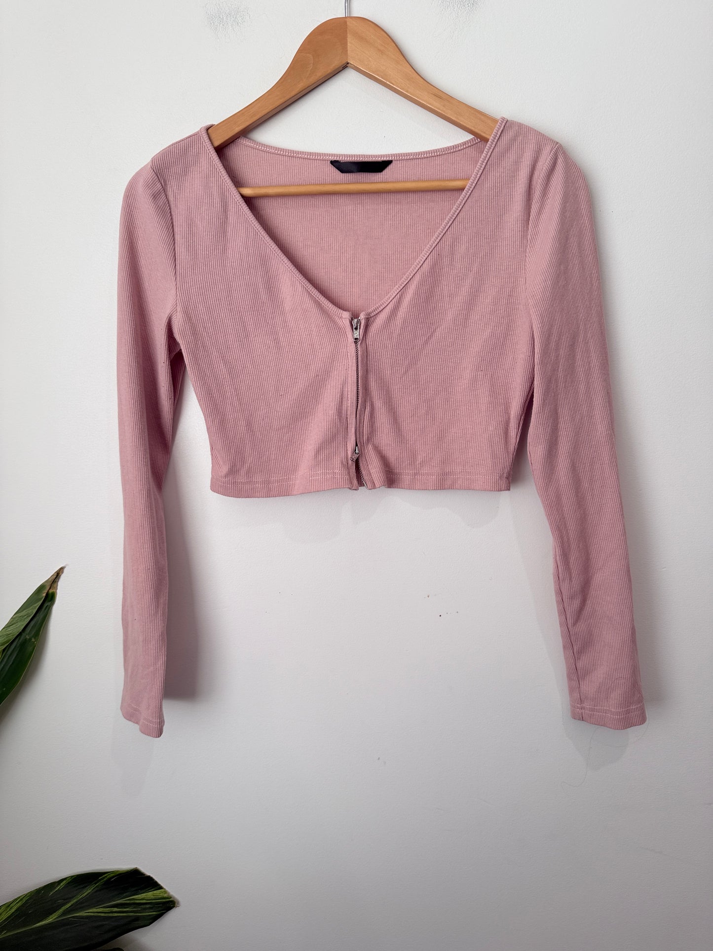 Brand Unknown Ribbed Crop Cardigan Size U/Arm to U/Arm 41cm