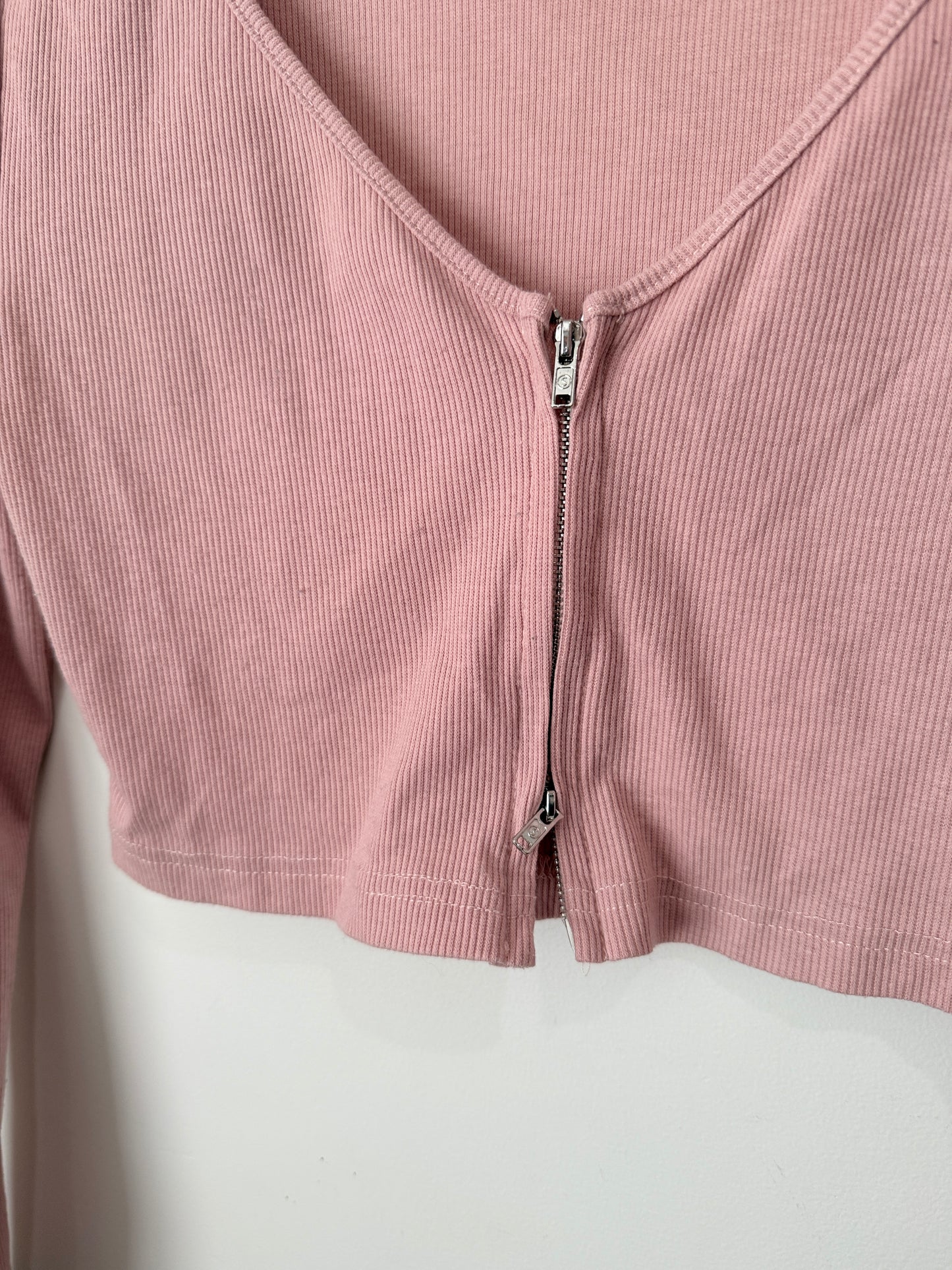 Brand Unknown Ribbed Crop Cardigan Size U/Arm to U/Arm 41cm