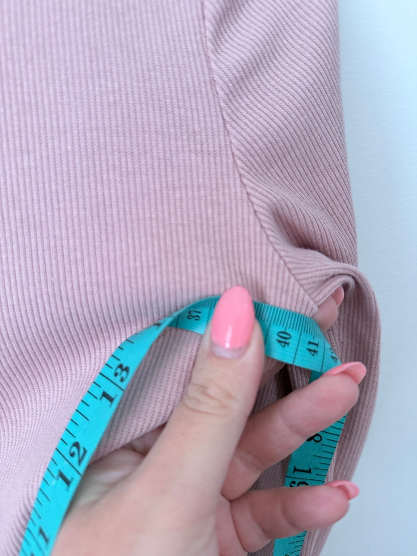 Brand Unknown Ribbed Crop Cardigan Size U/Arm to U/Arm 41cm