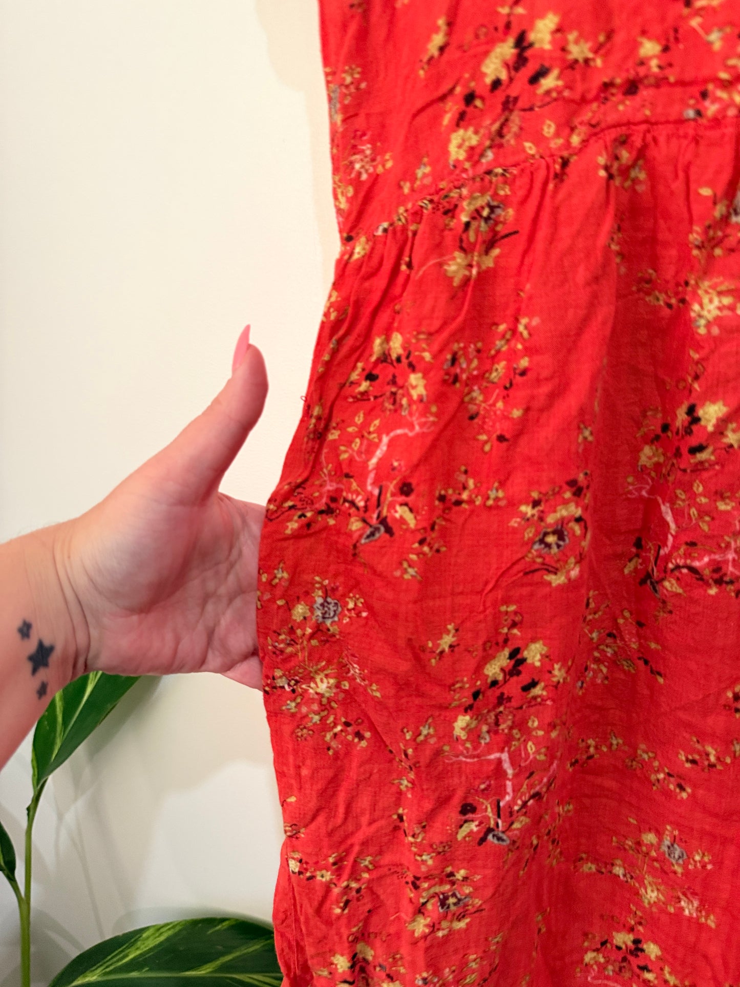 Floral Dress Size U/Arm to U/Arm 44cm