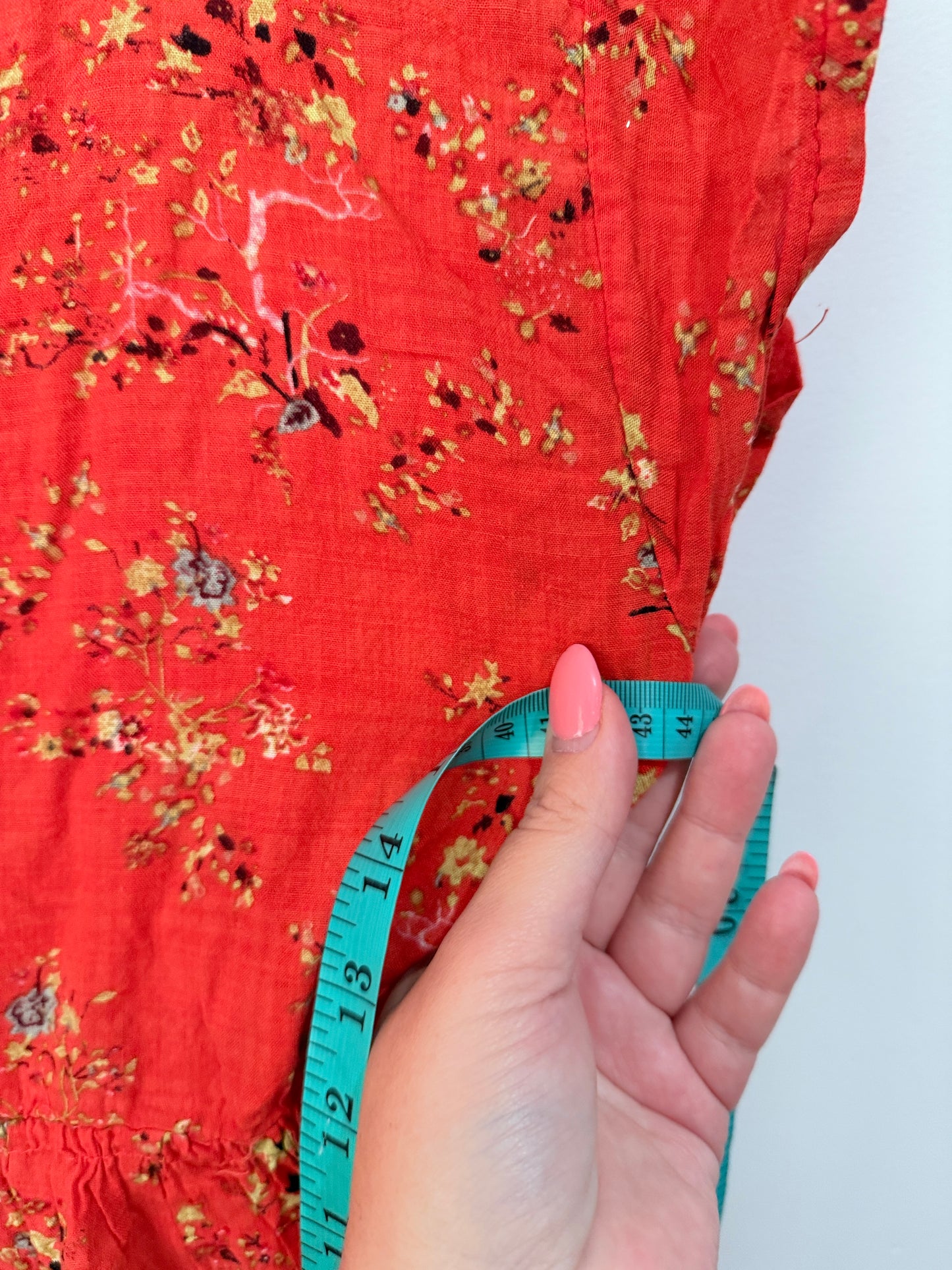 Floral Dress Size U/Arm to U/Arm 44cm