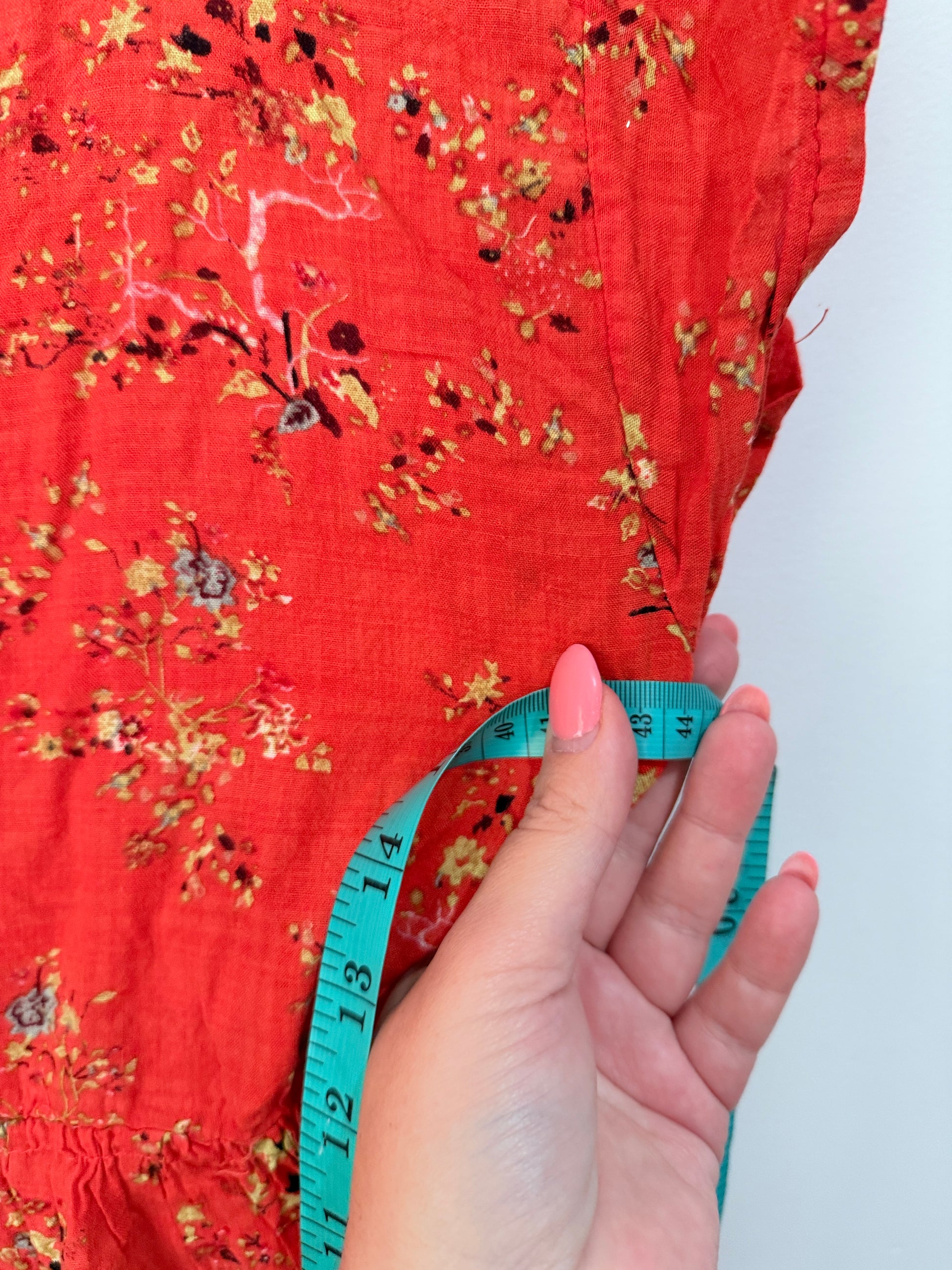Floral Dress Size U/Arm to U/Arm 44cm