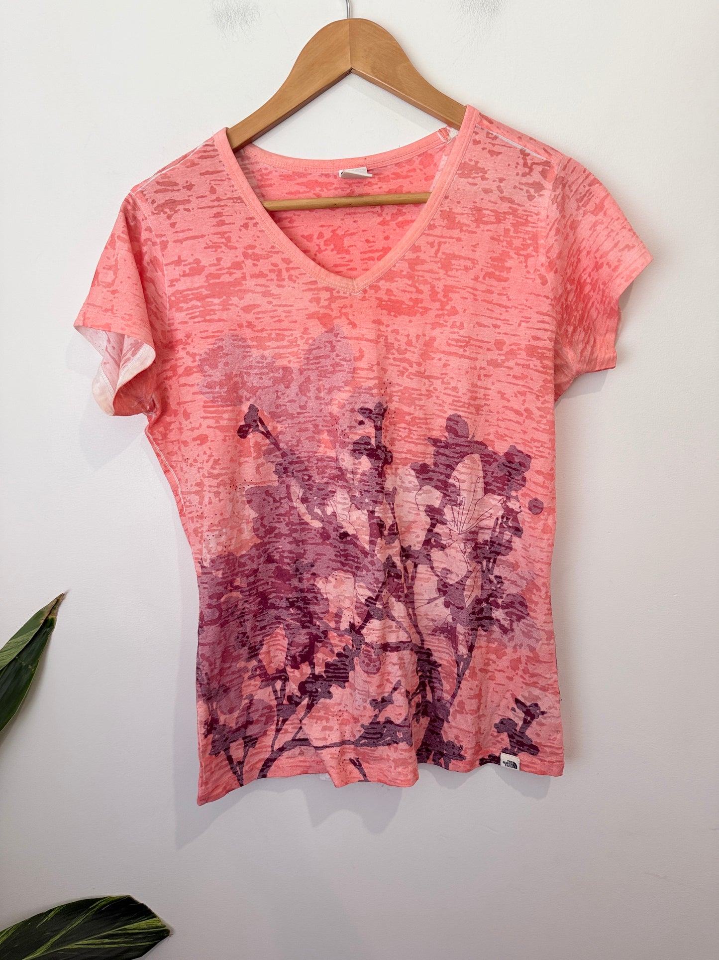The North Face Floral V-neck T-shirt Size U/Arm to U/Arm 50cm