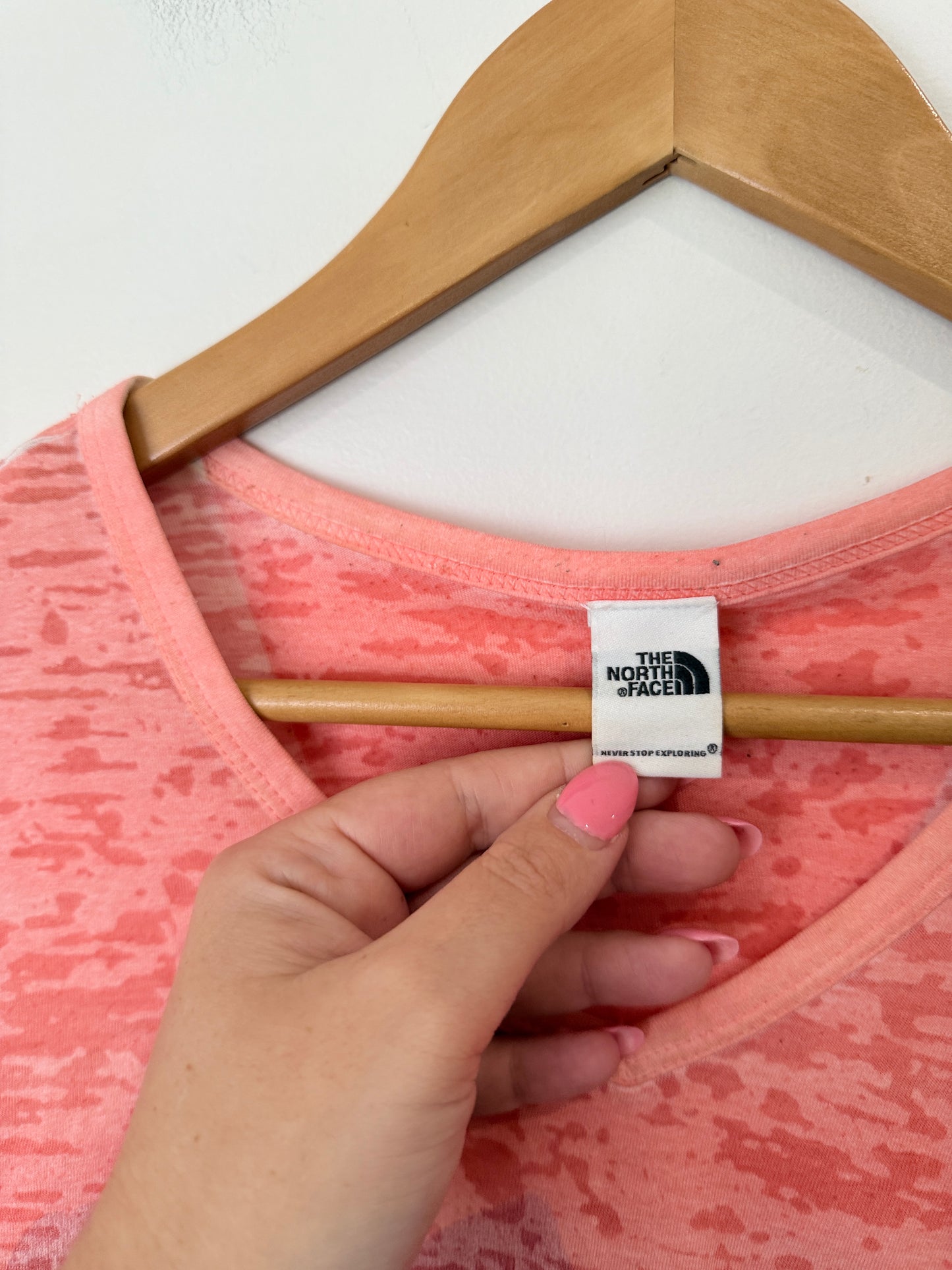 The North Face Floral V-neck T-shirt Size U/Arm to U/Arm 50cm